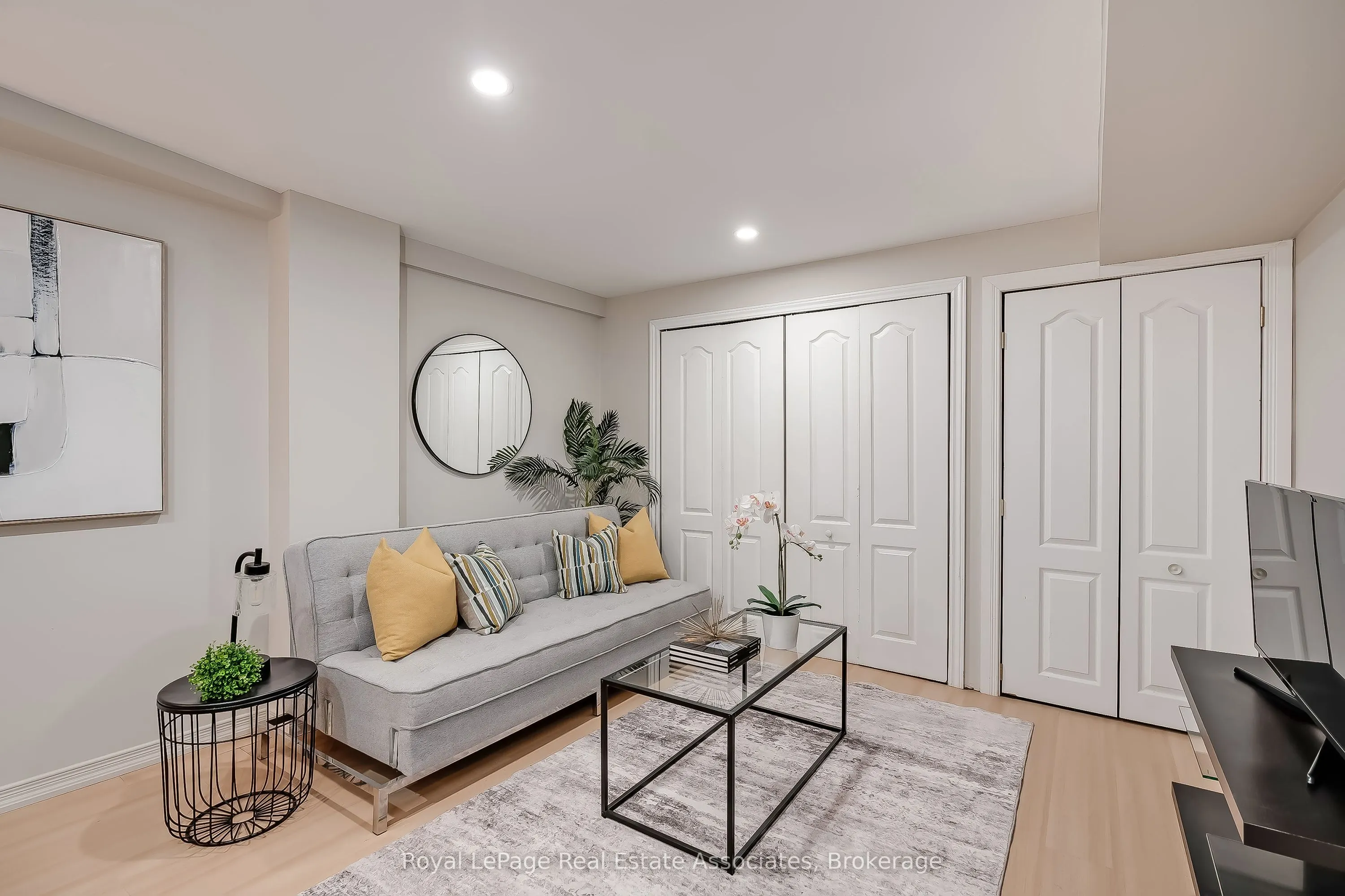 2779 Gananoque Drive #42