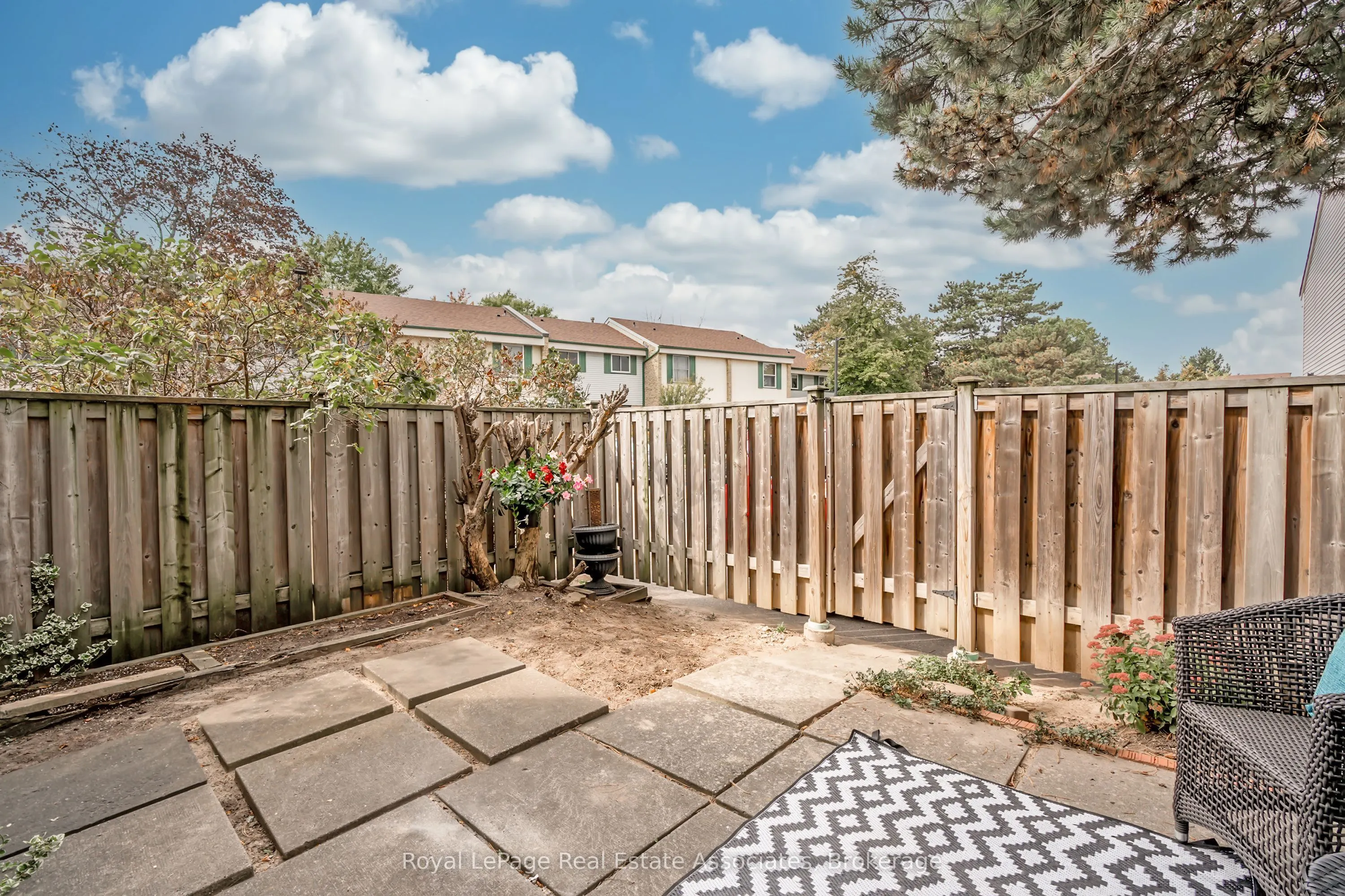 2779 Gananoque Drive #42