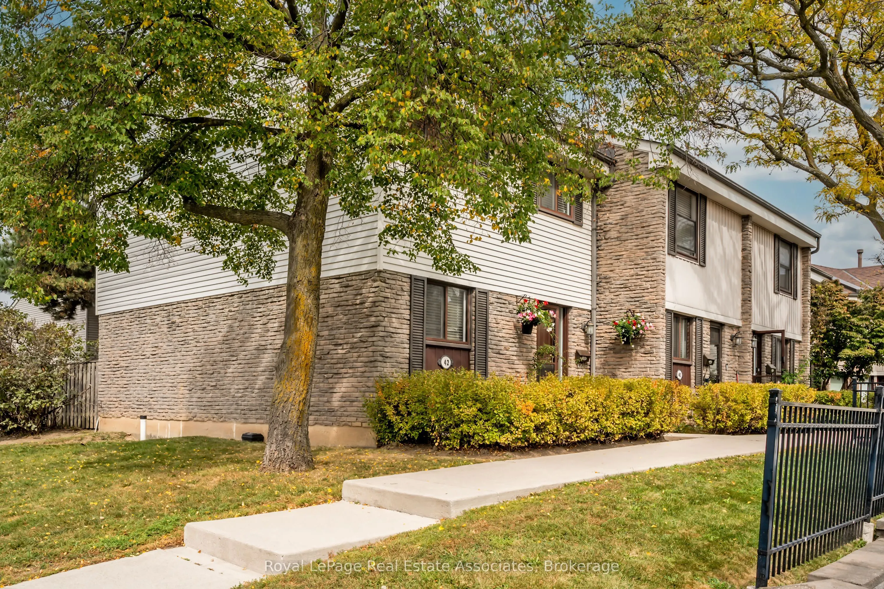 2779 Gananoque Drive #42