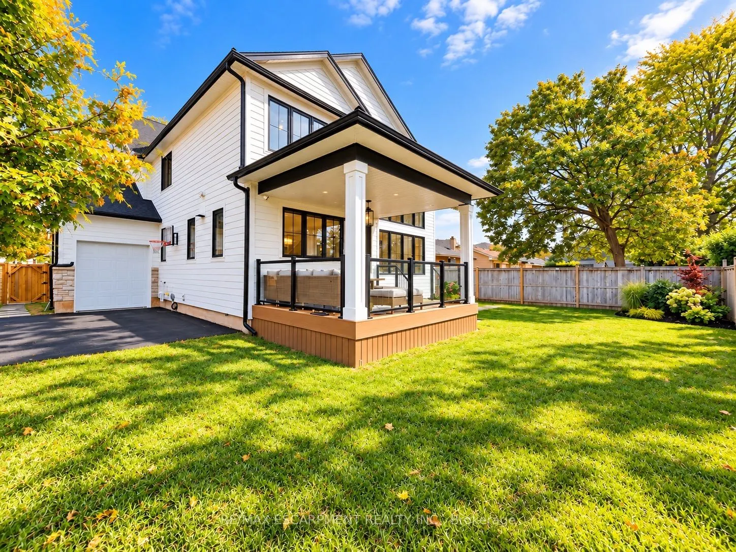 260 Kent Crescent