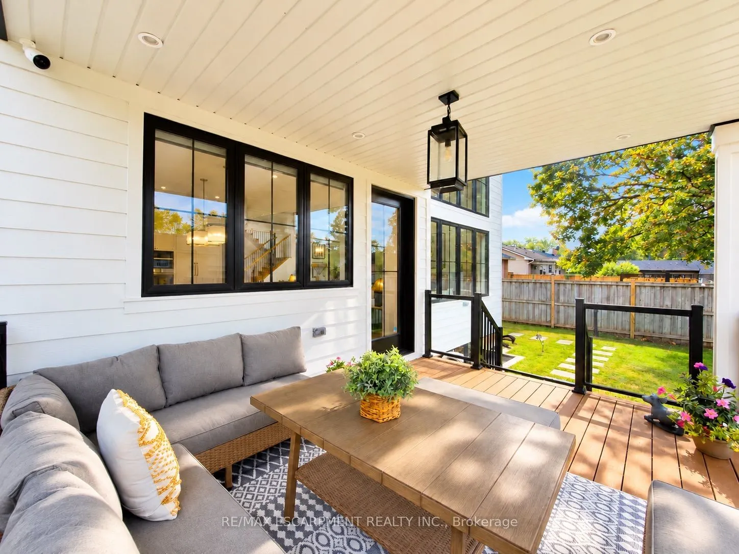 260 Kent Crescent