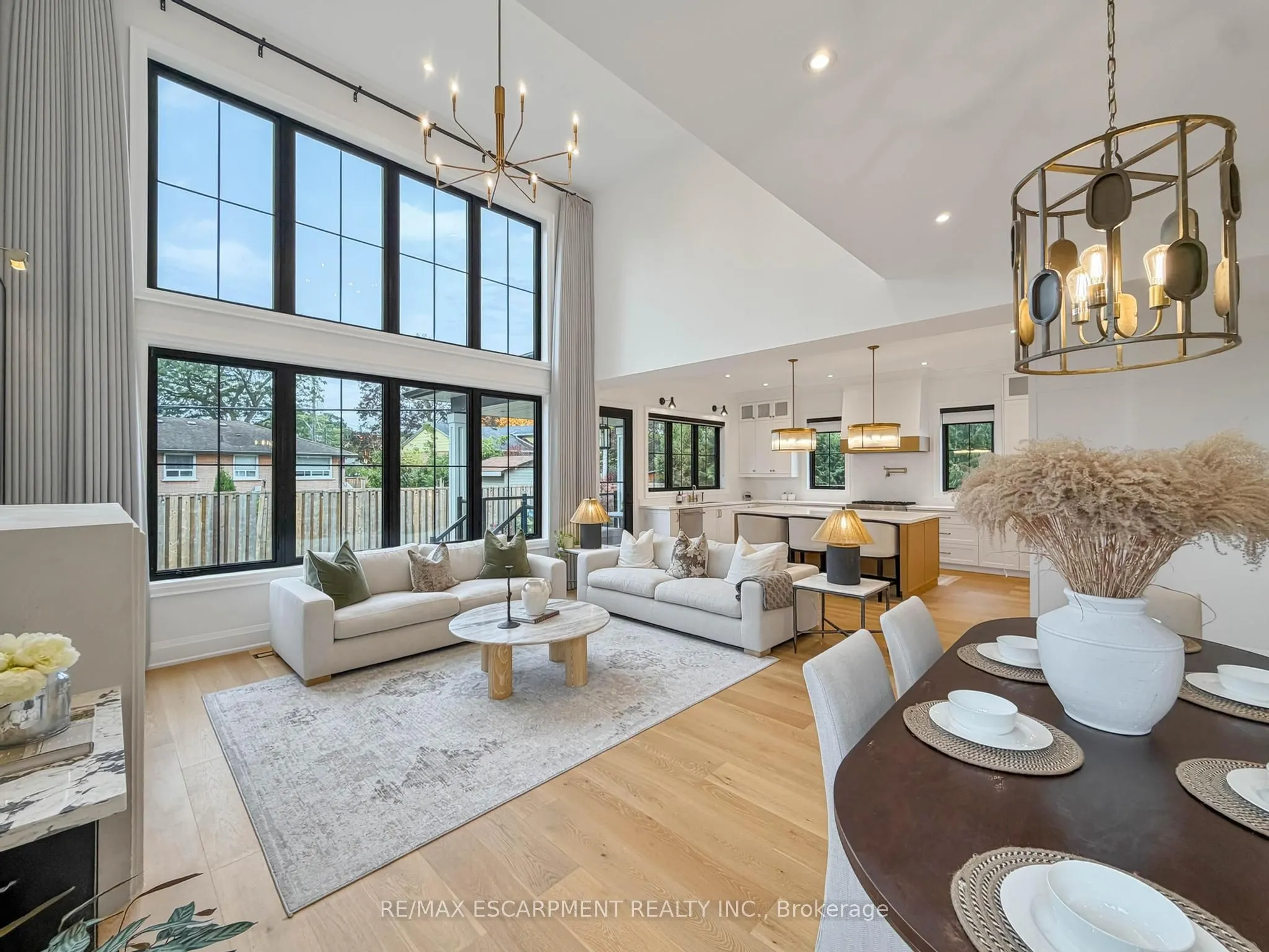 260 Kent Crescent