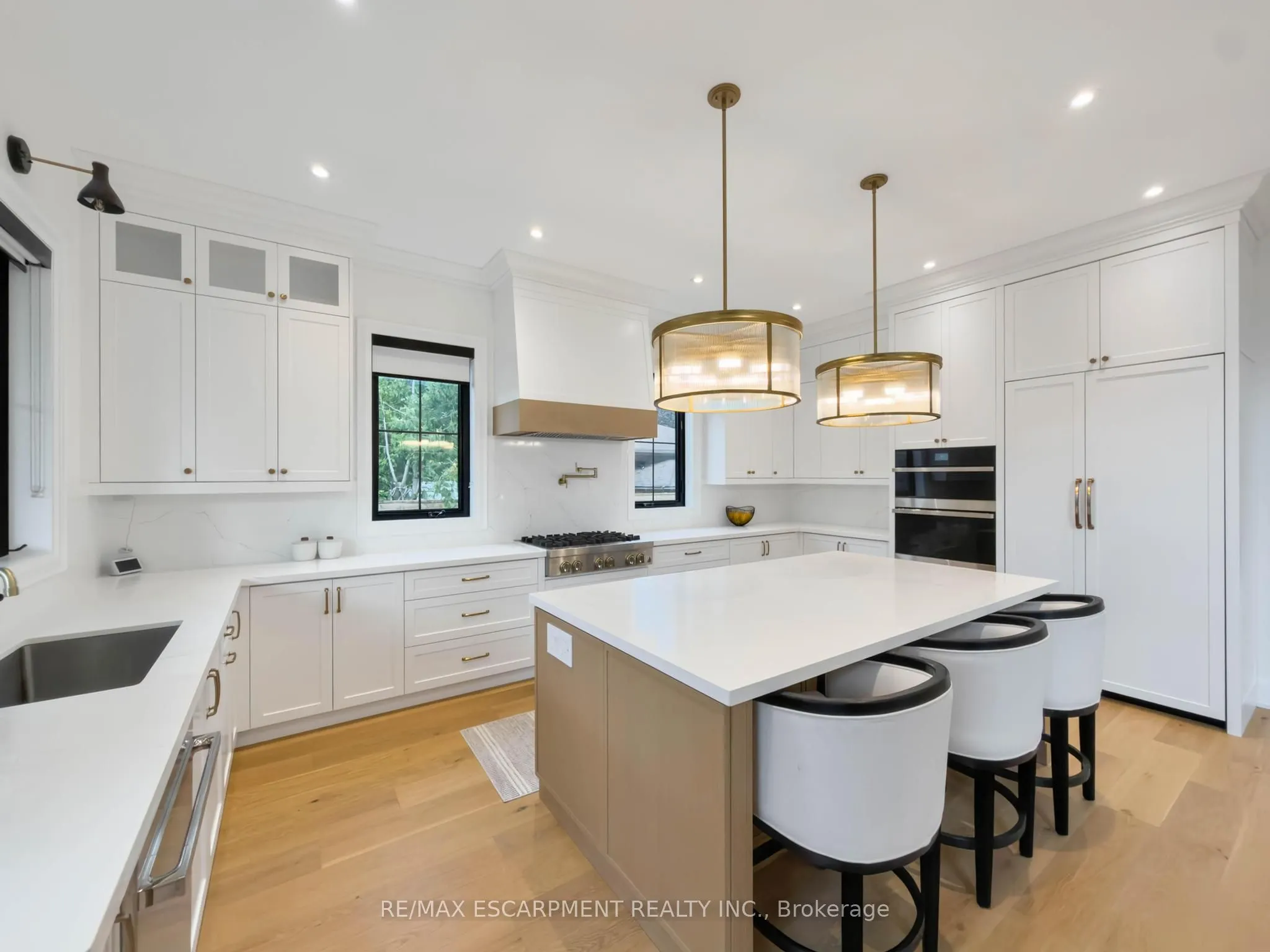 260 Kent Crescent