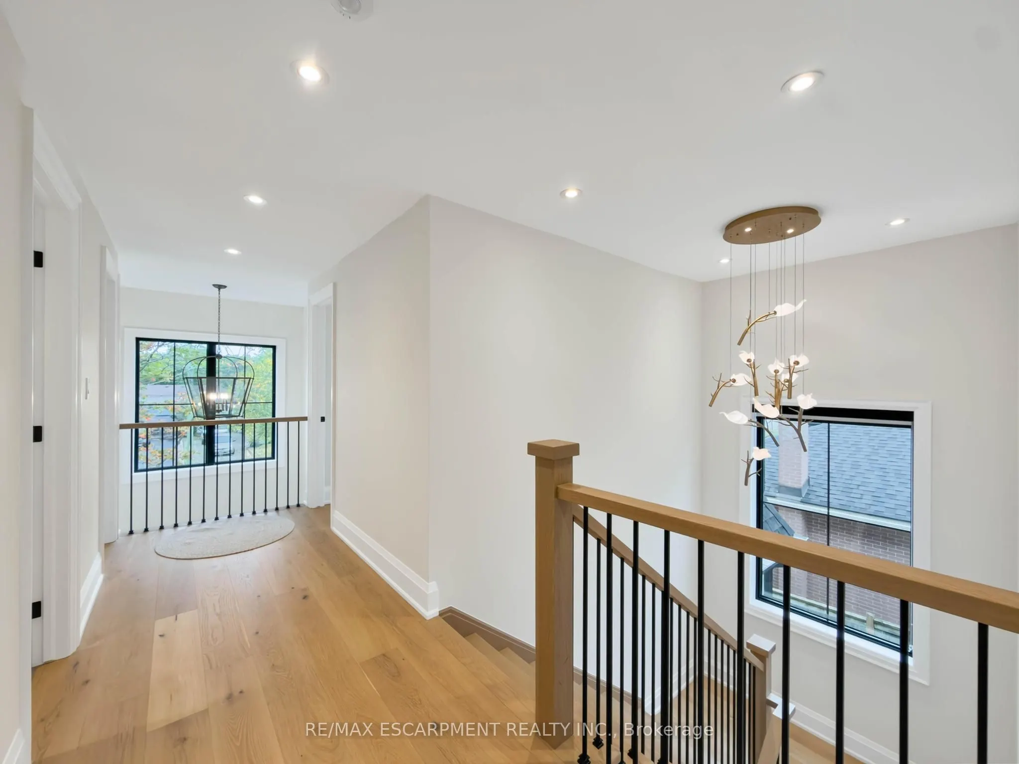 260 Kent Crescent