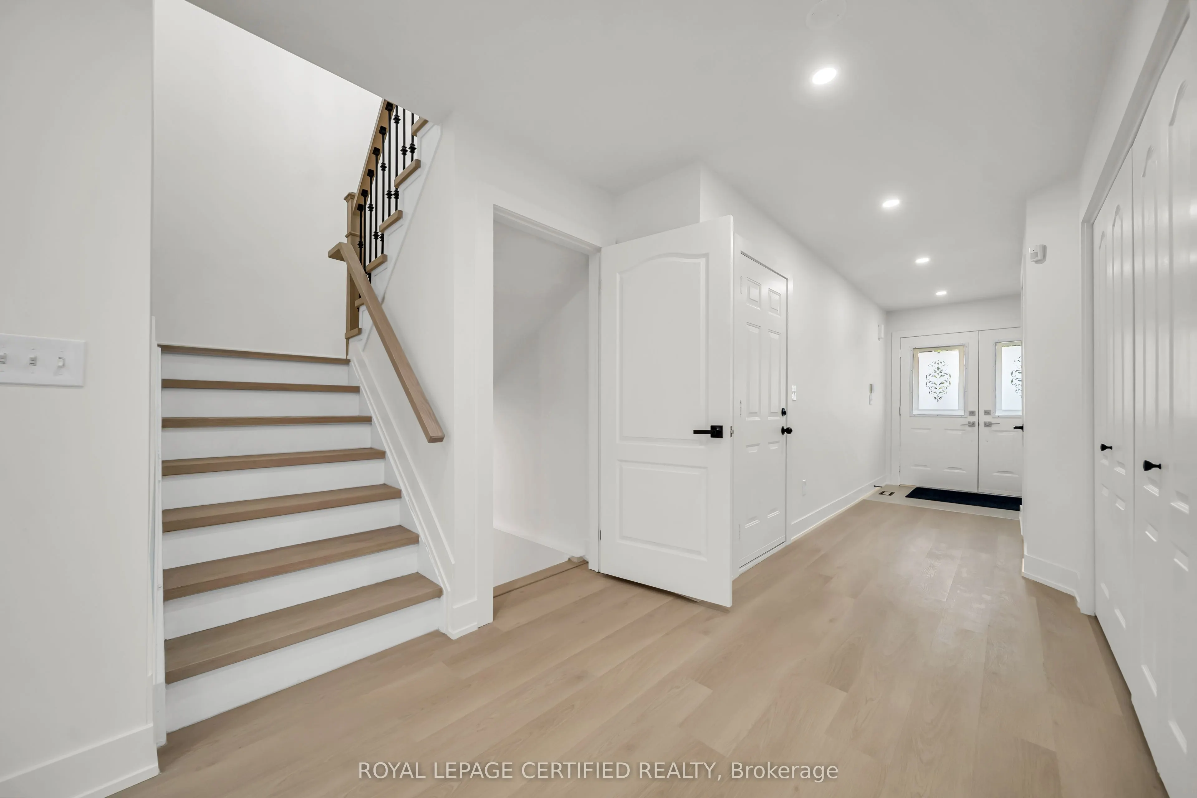 3864 Coachman Circle