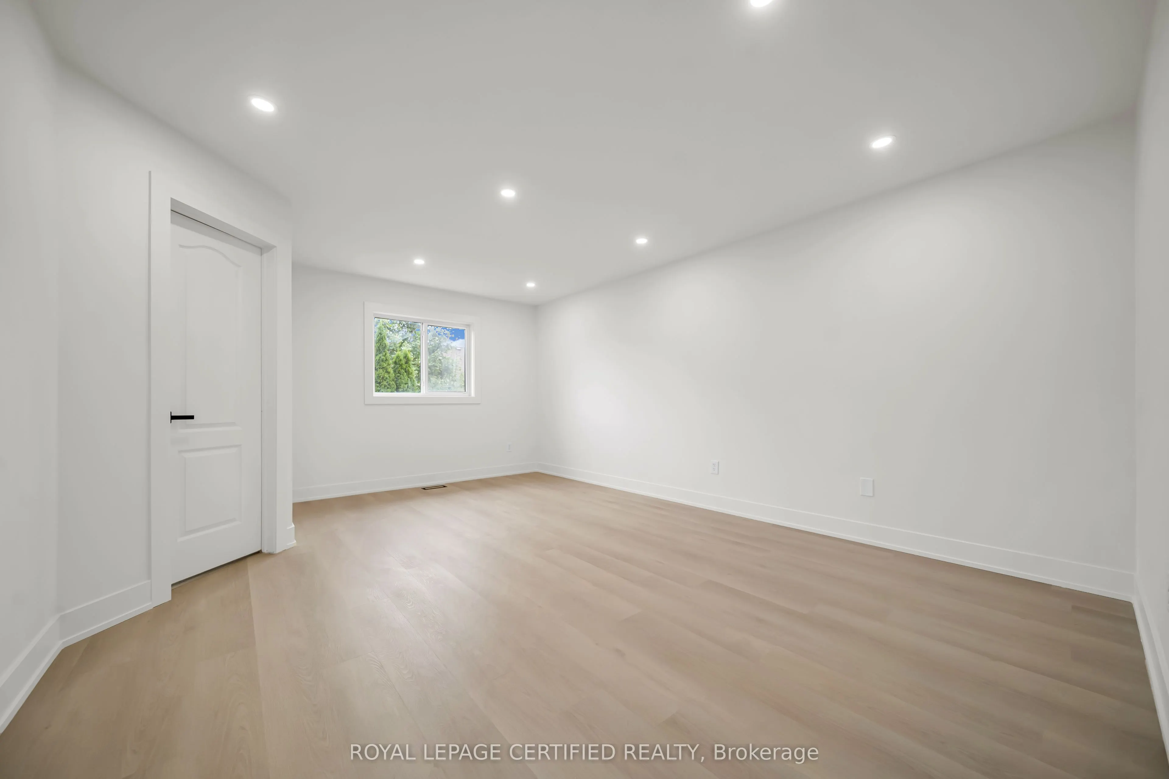 3864 Coachman Circle