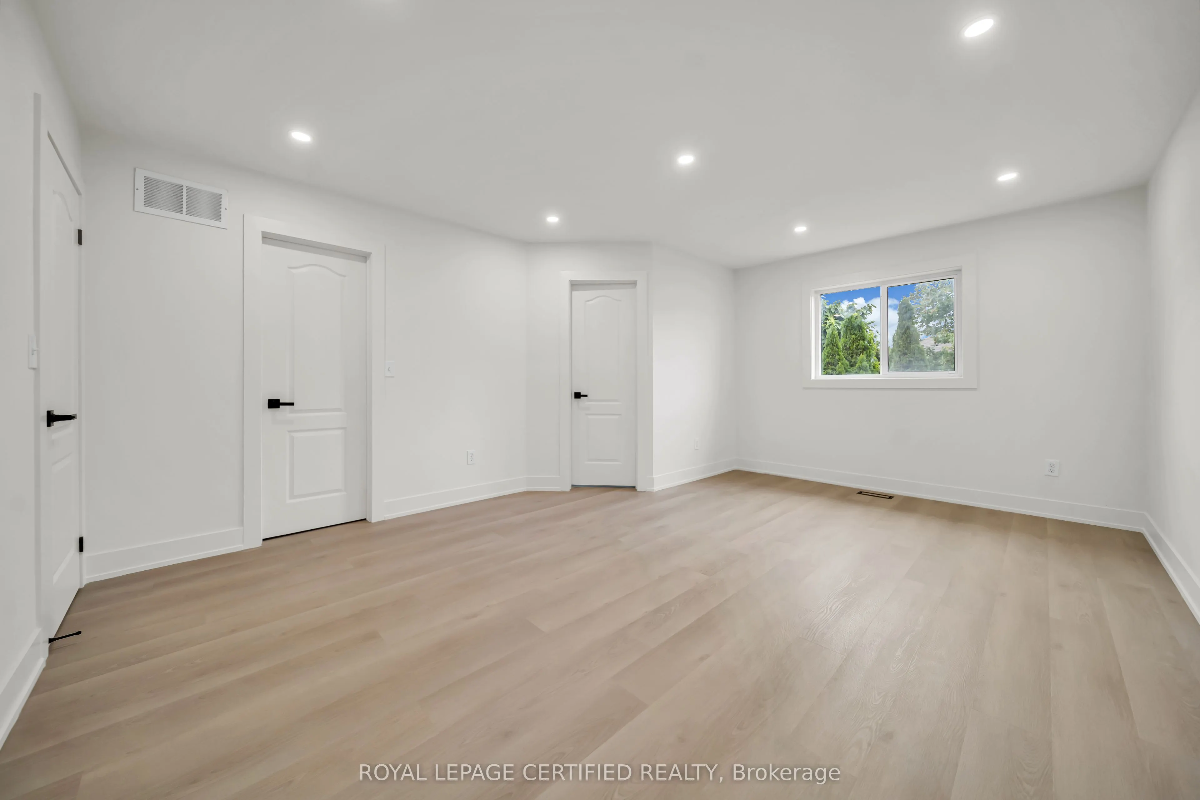3864 Coachman Circle
