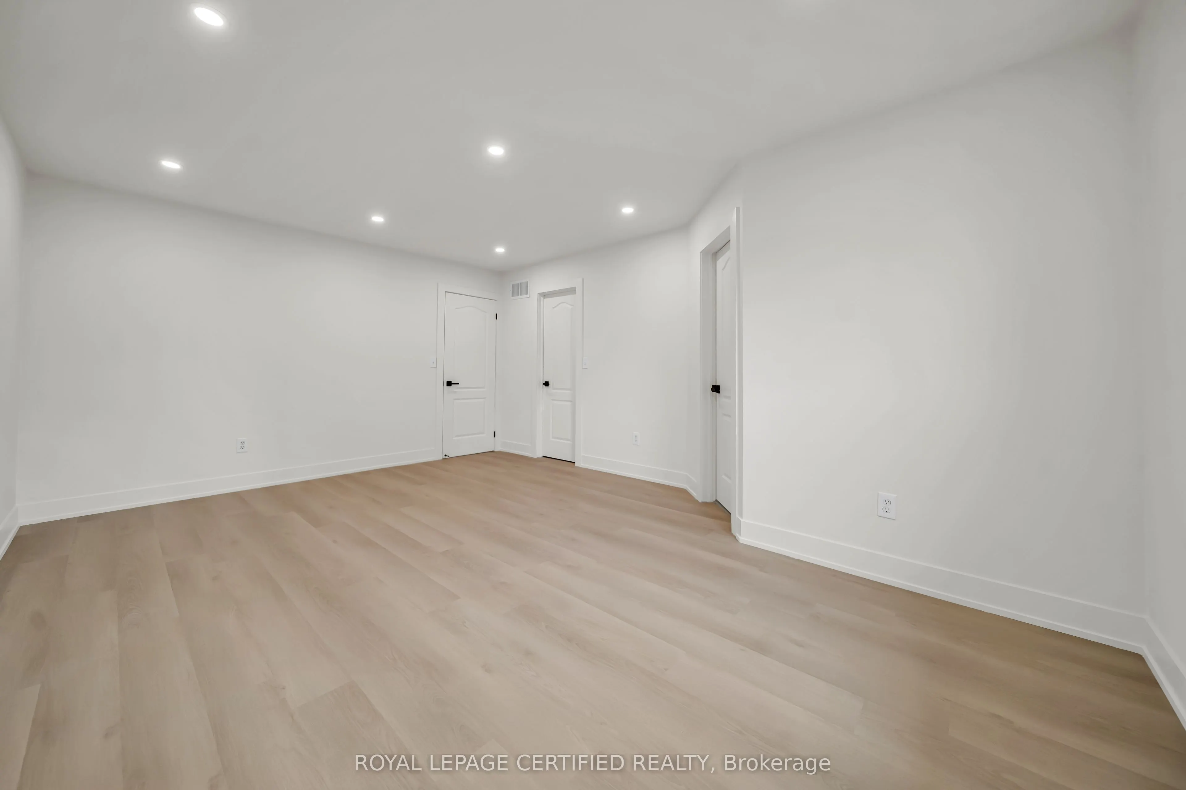 3864 Coachman Circle