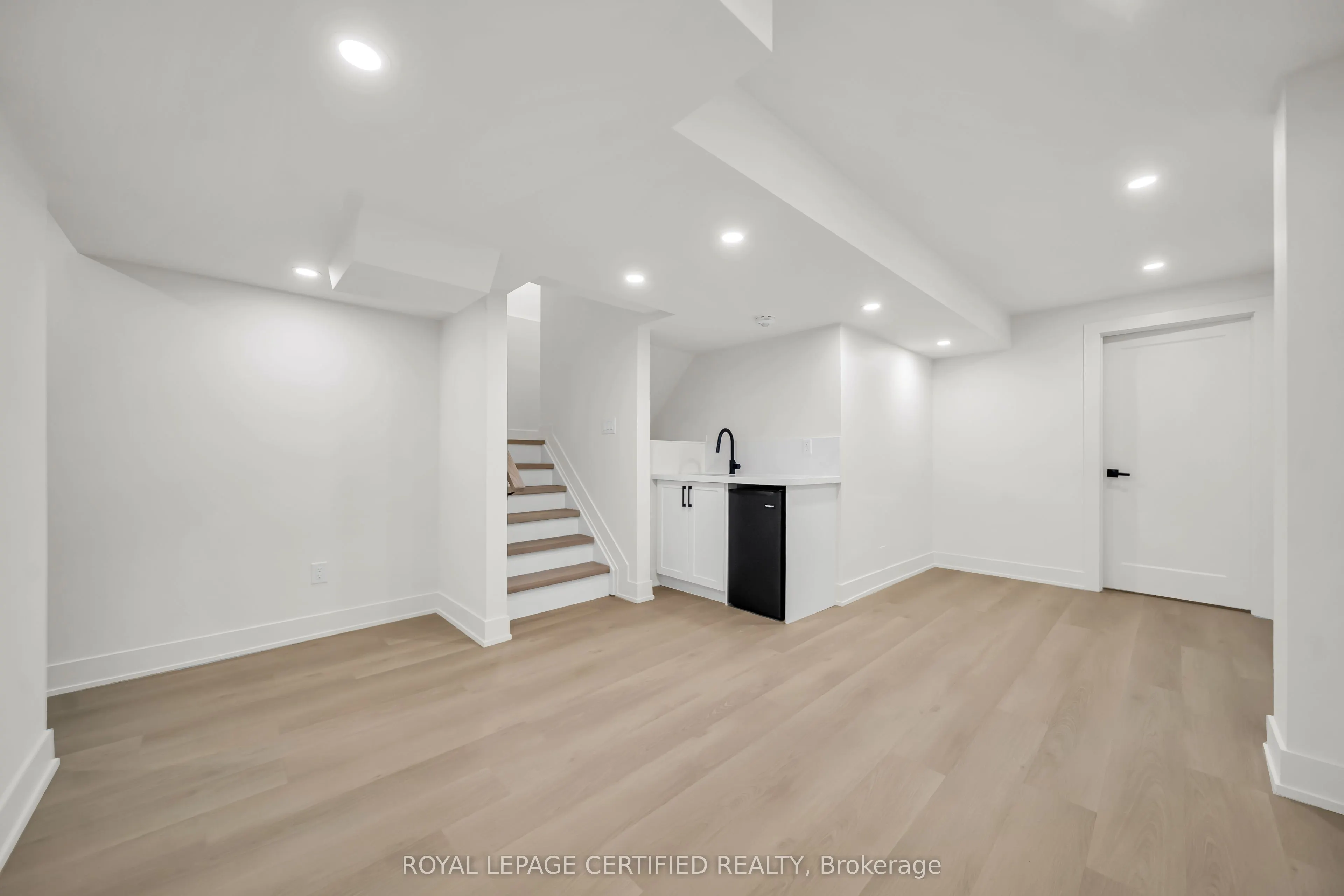 3864 Coachman Circle