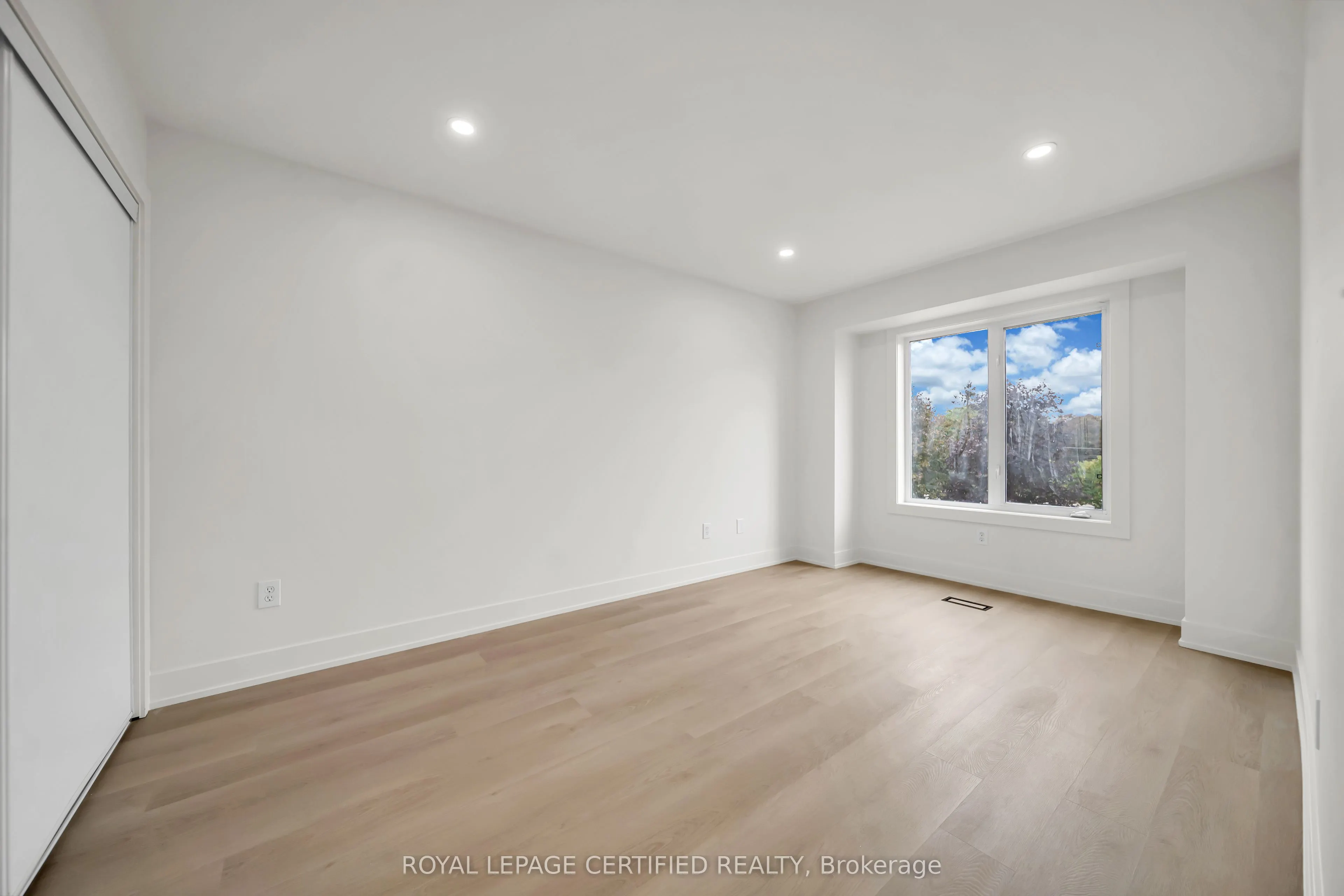 3864 Coachman Circle