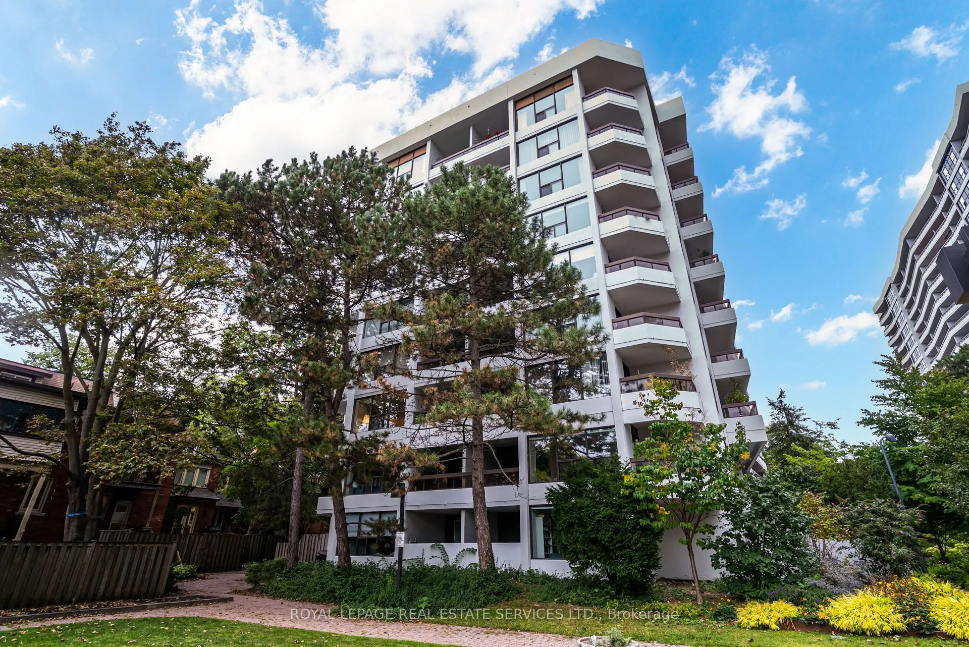 80 Quebec Avenue #202