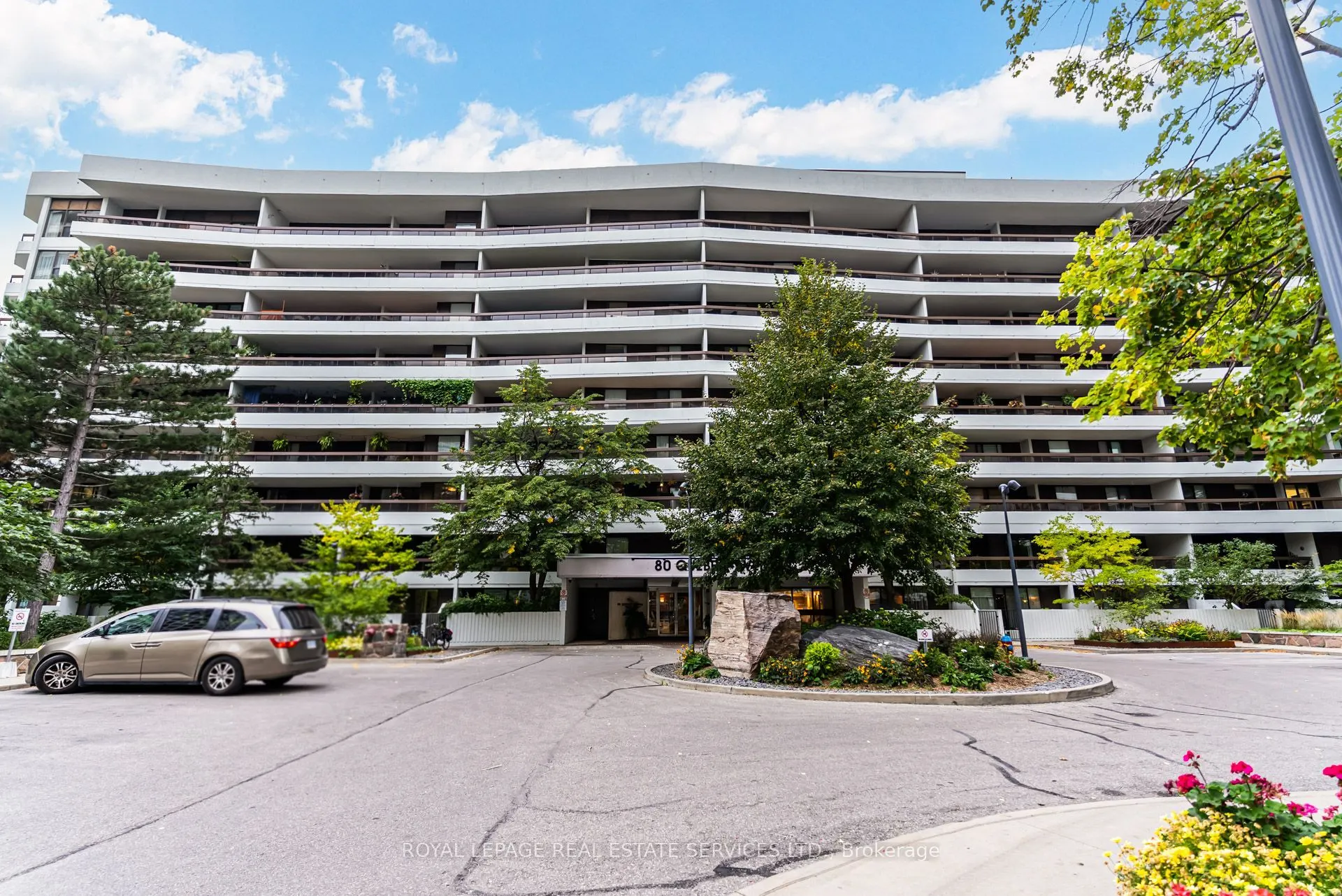 80 Quebec Avenue #202