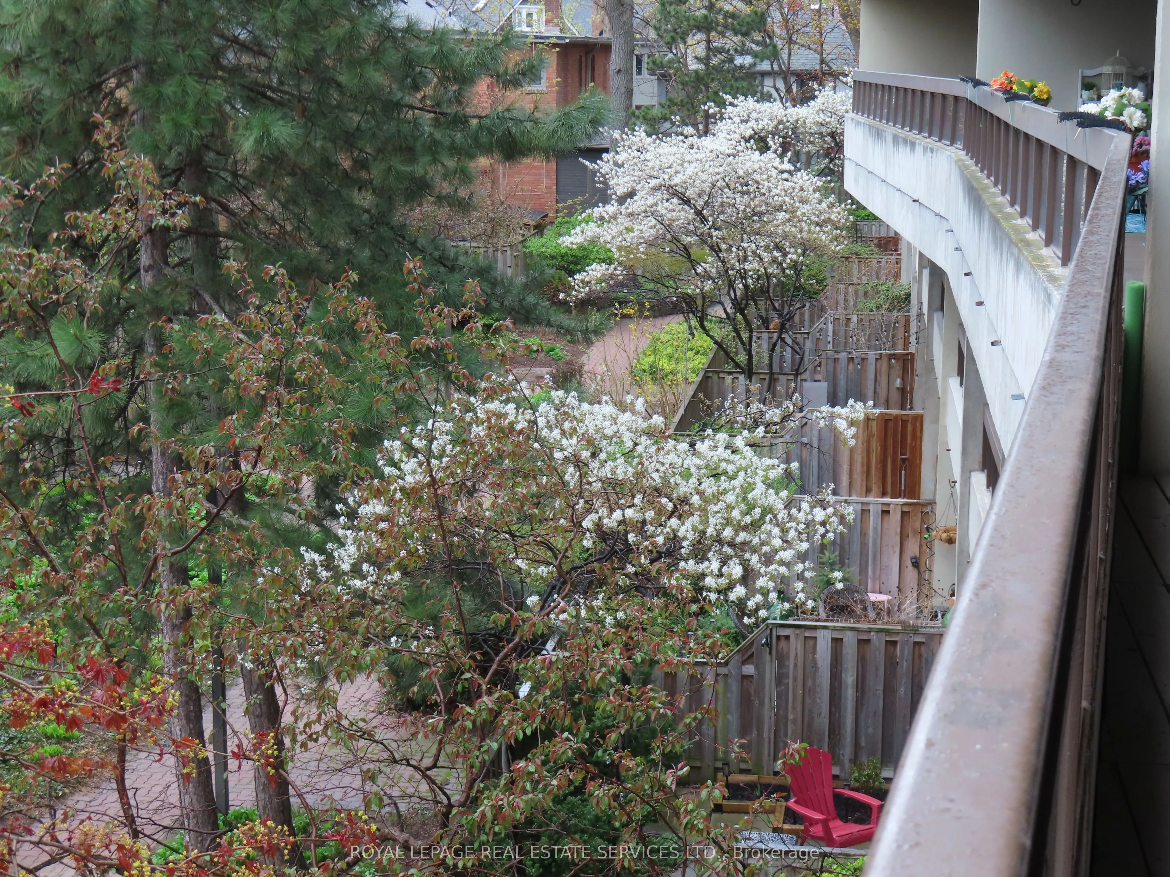 80 Quebec Avenue #202