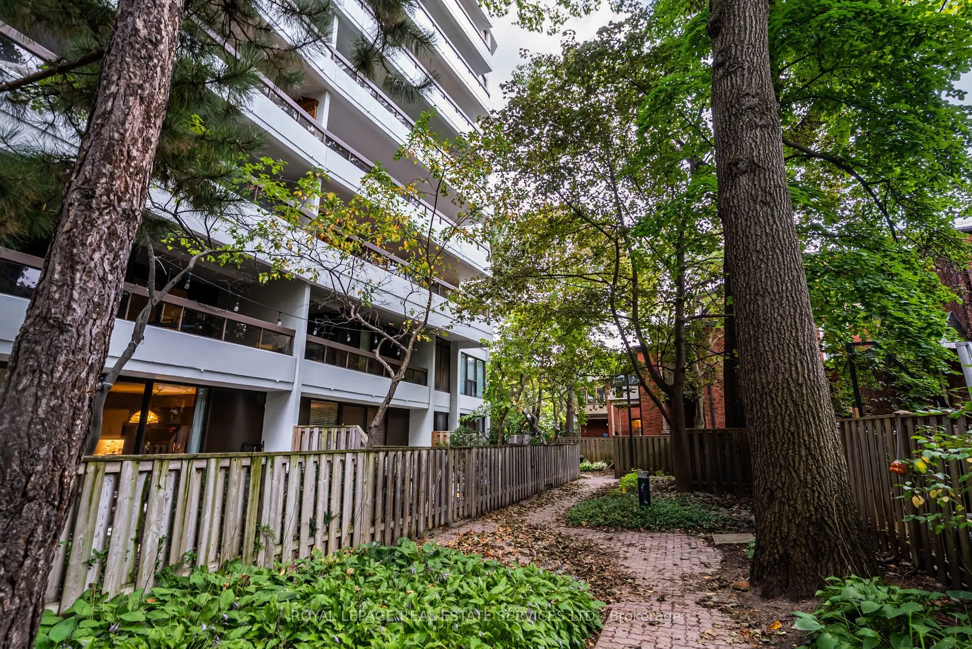 80 Quebec Avenue #202