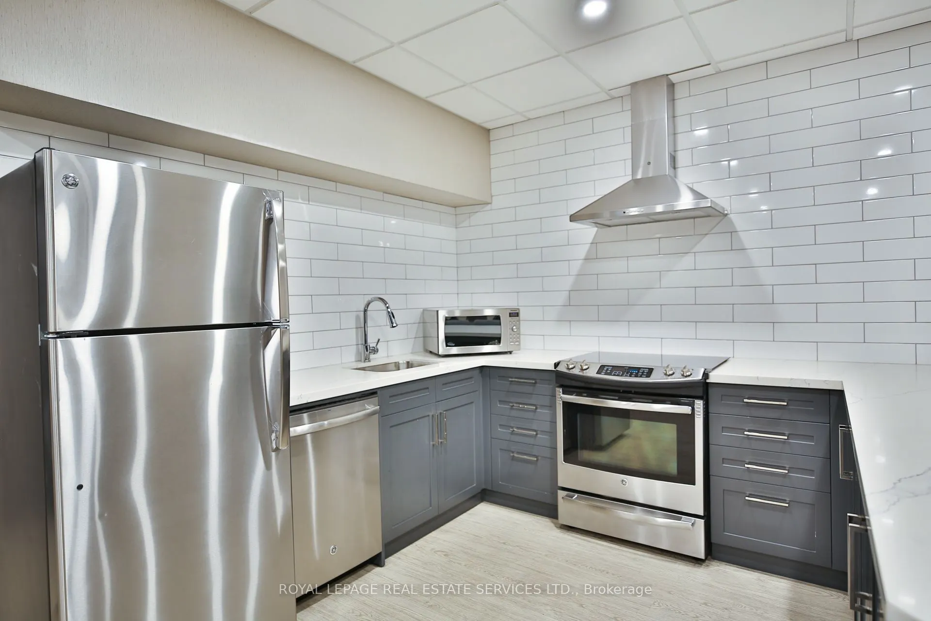 80 Quebec Avenue #202