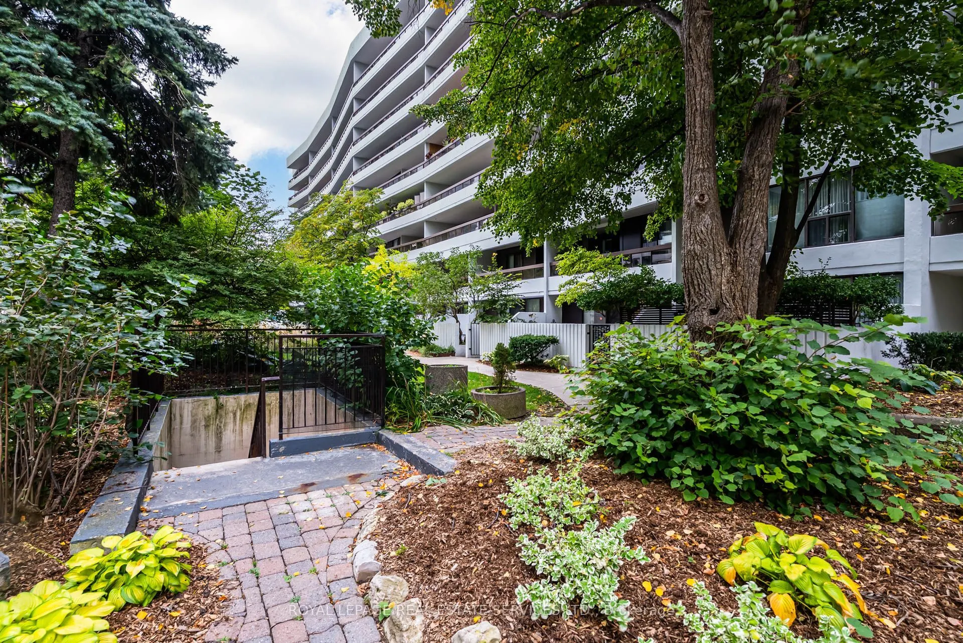 80 Quebec Avenue #202
