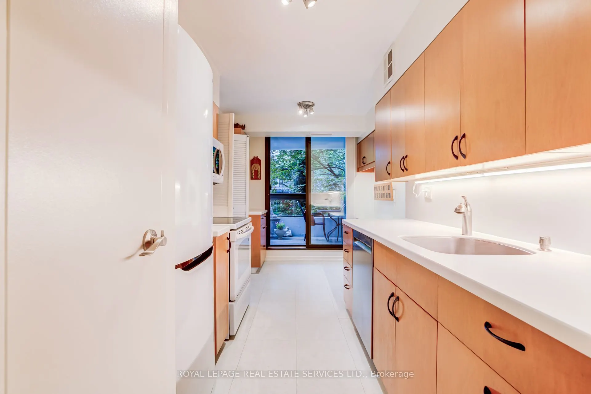 80 Quebec Avenue #202