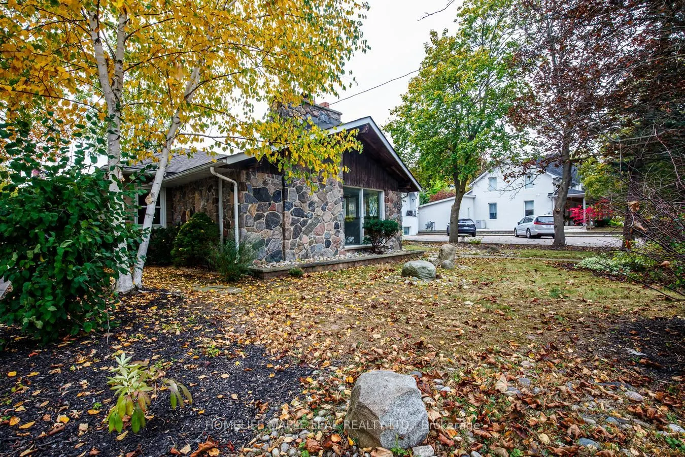 18 Adamson Street S