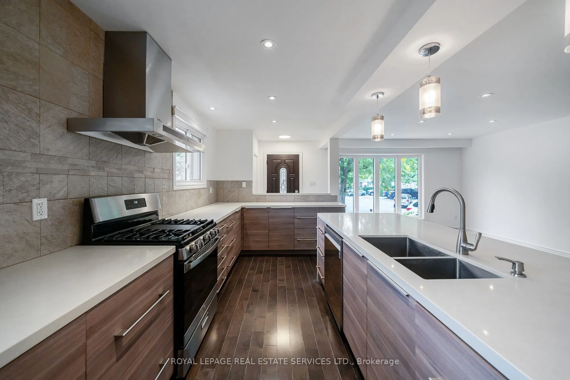1254 Napier Crescent