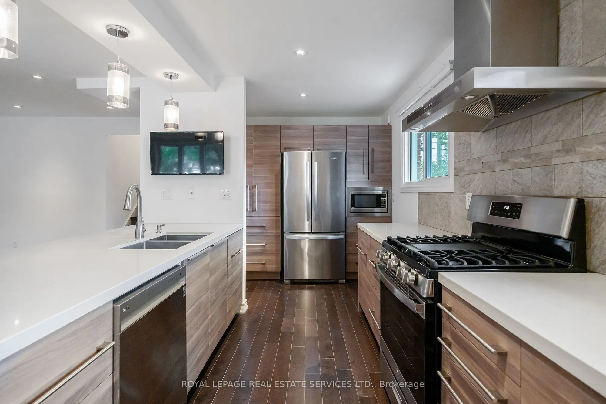 1254 Napier Crescent