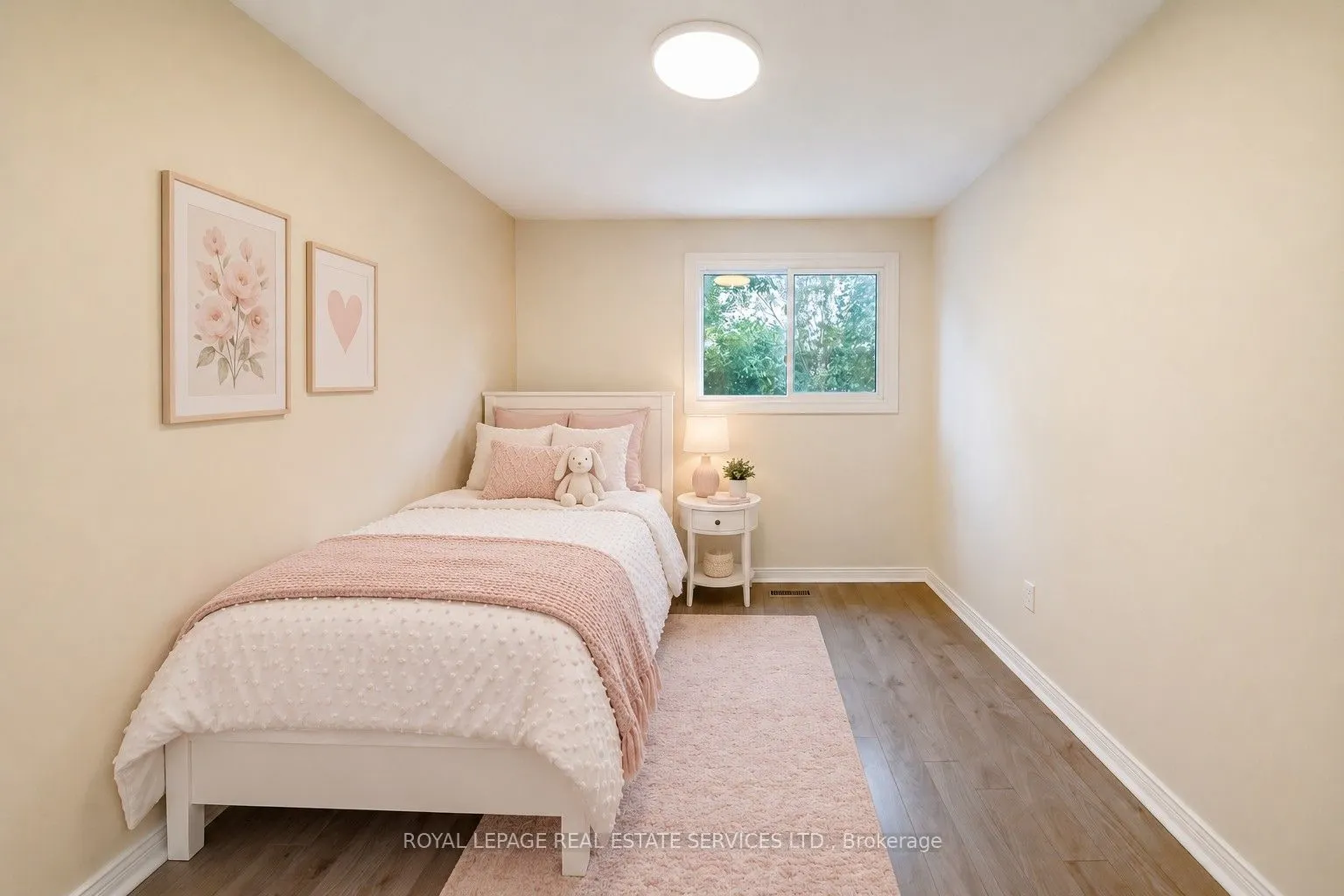 1254 Napier Crescent