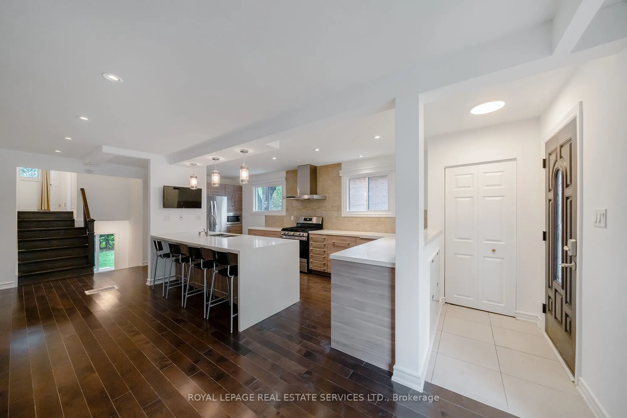 1254 Napier Crescent