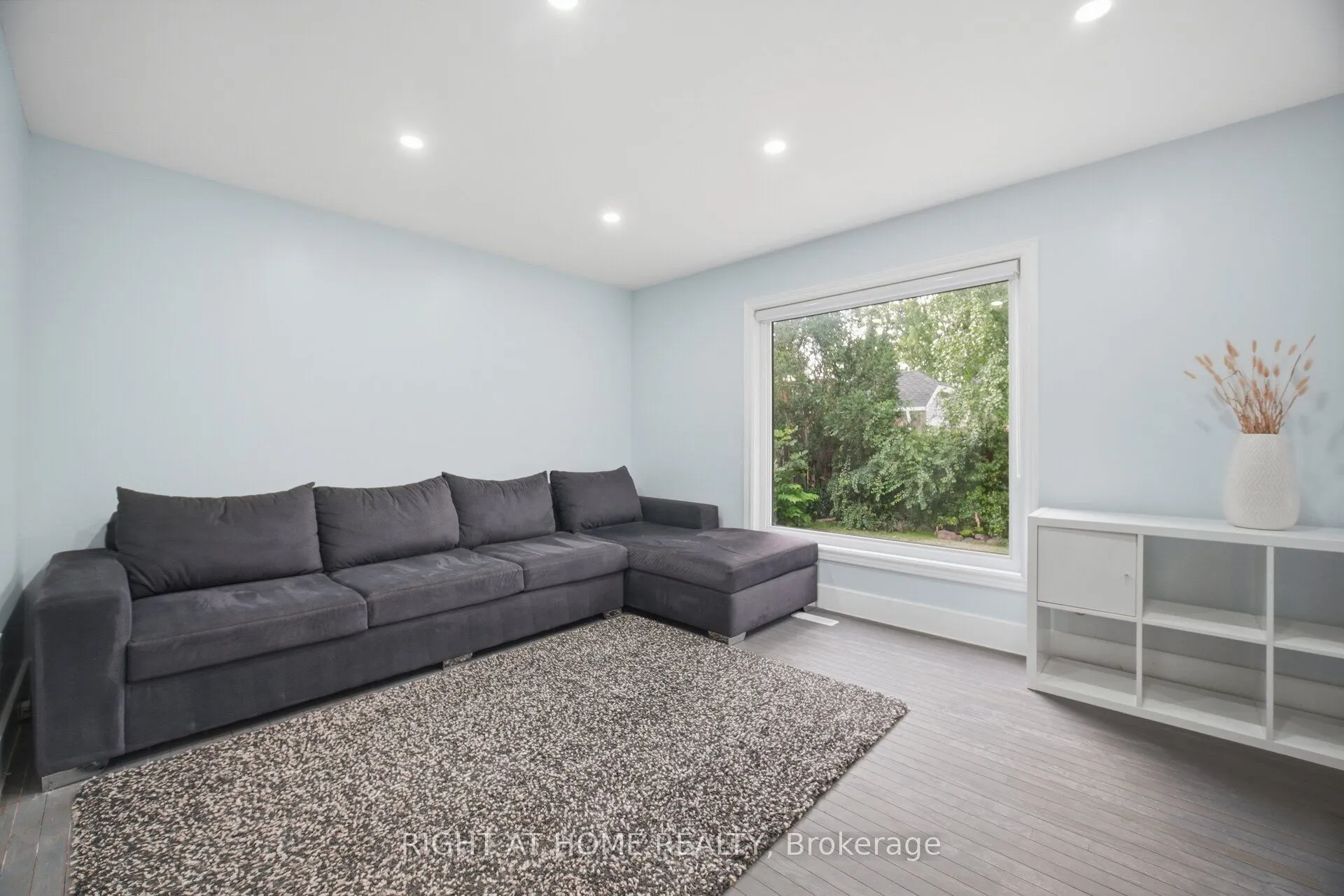 1527 Forestdale Court