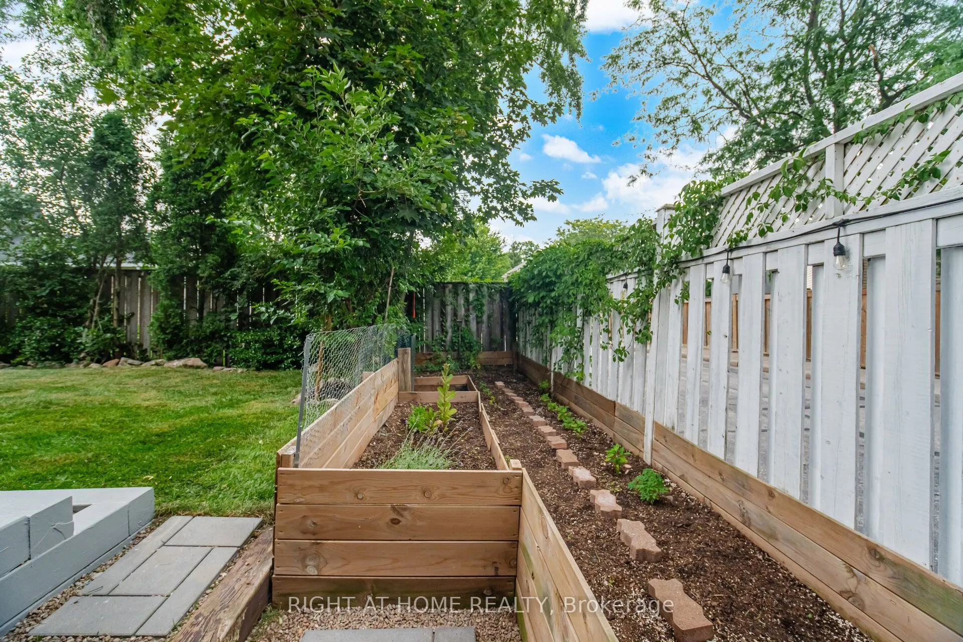 1527 Forestdale Court