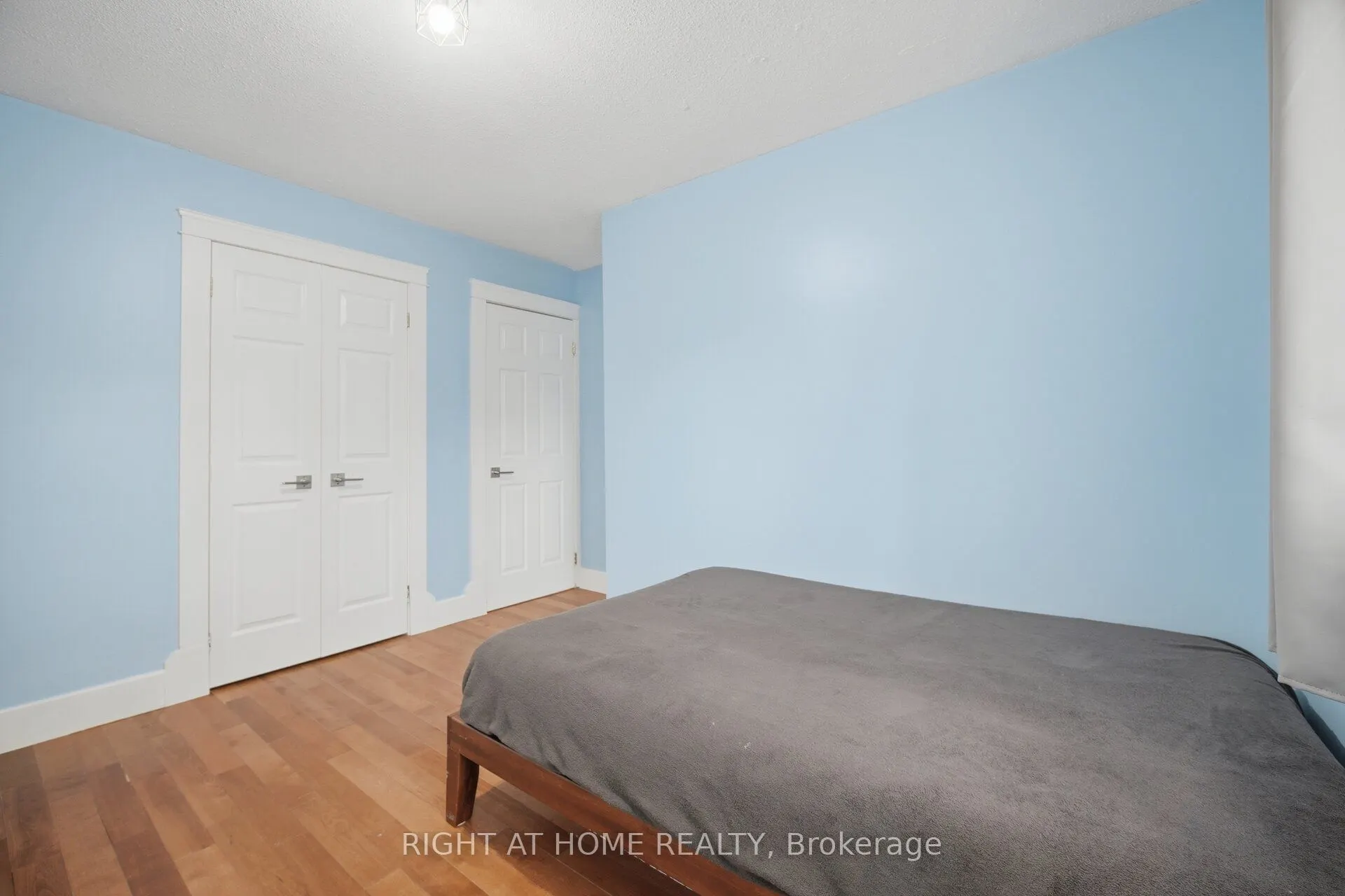1527 Forestdale Court