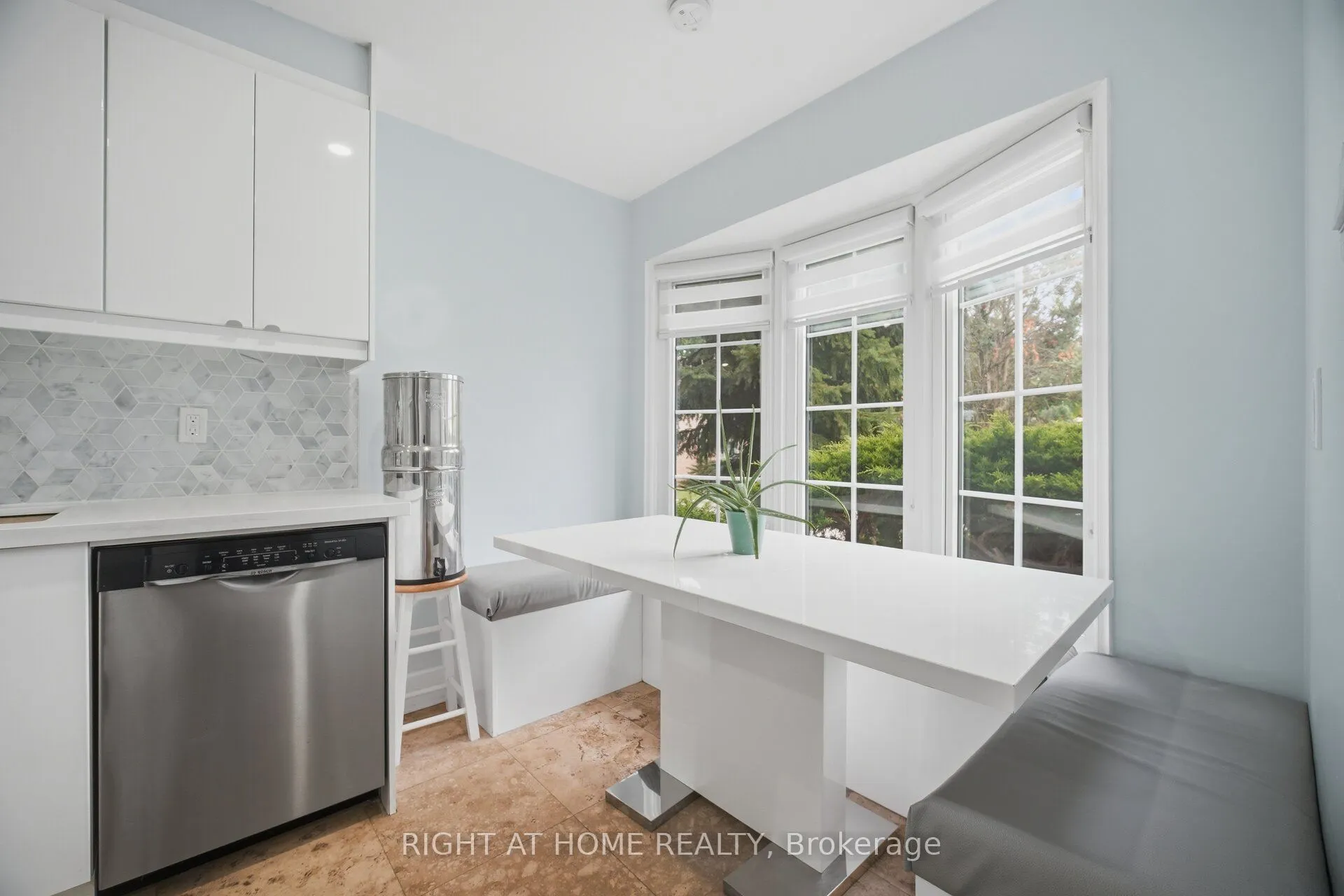 1527 Forestdale Court