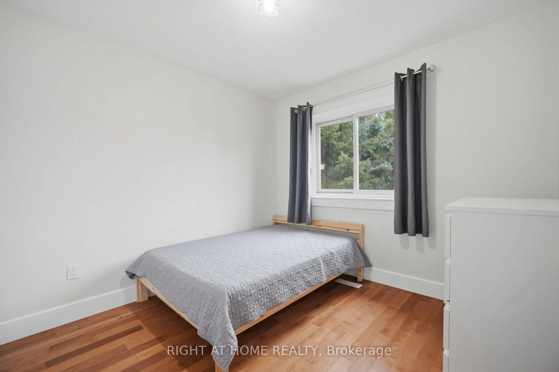 1527 Forestdale Court