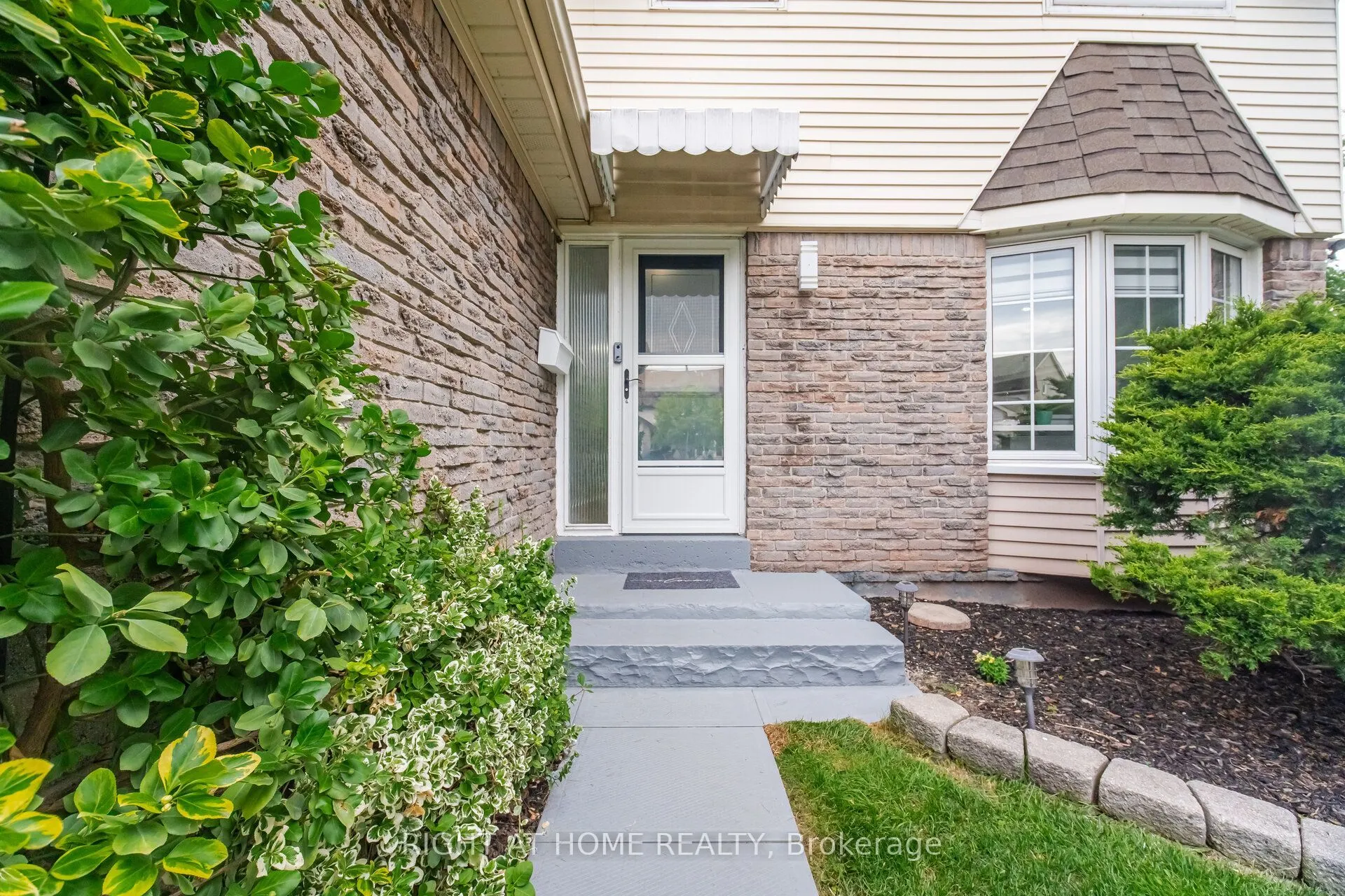 1527 Forestdale Court
