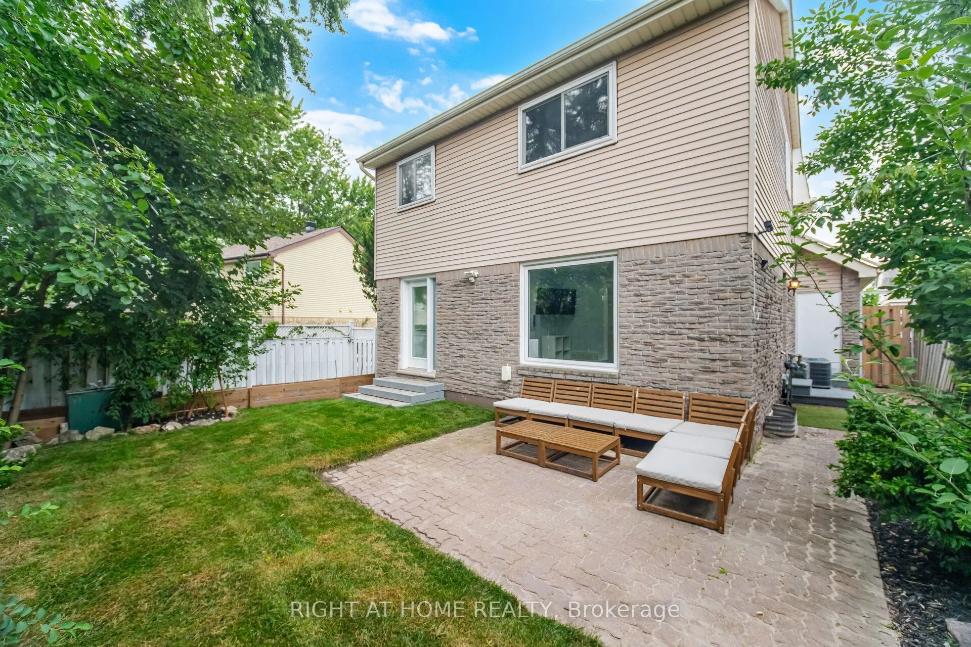 1527 Forestdale Court
