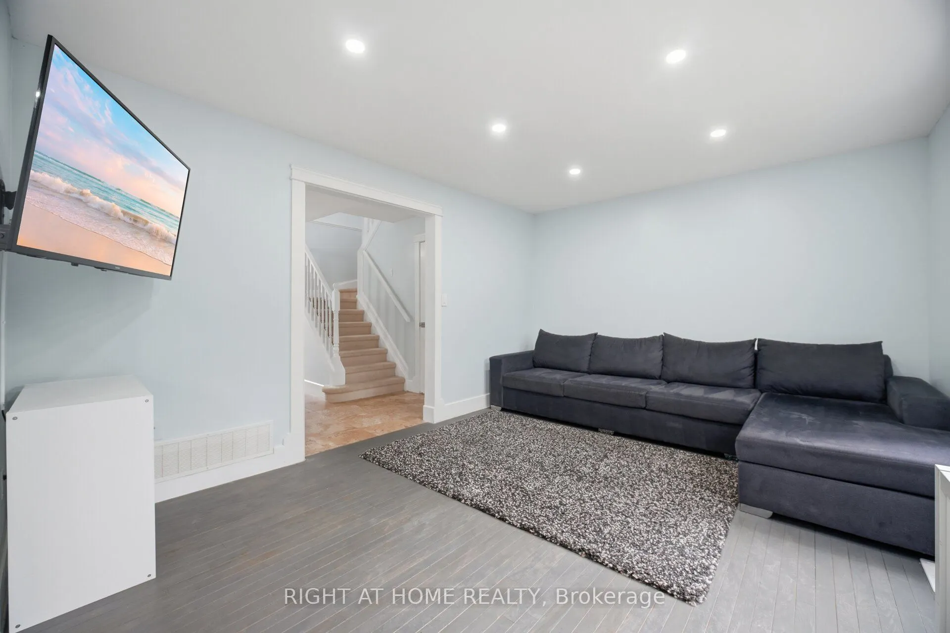 1527 Forestdale Court