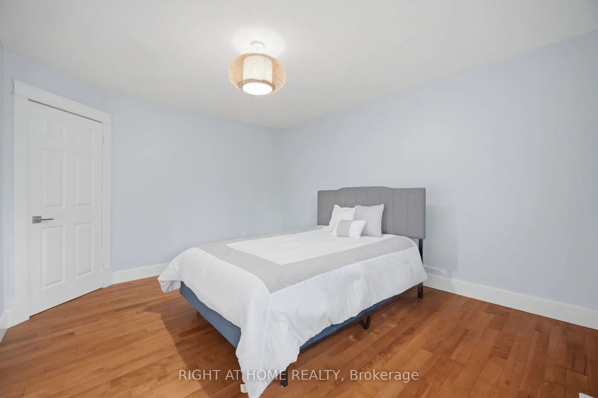 1527 Forestdale Court