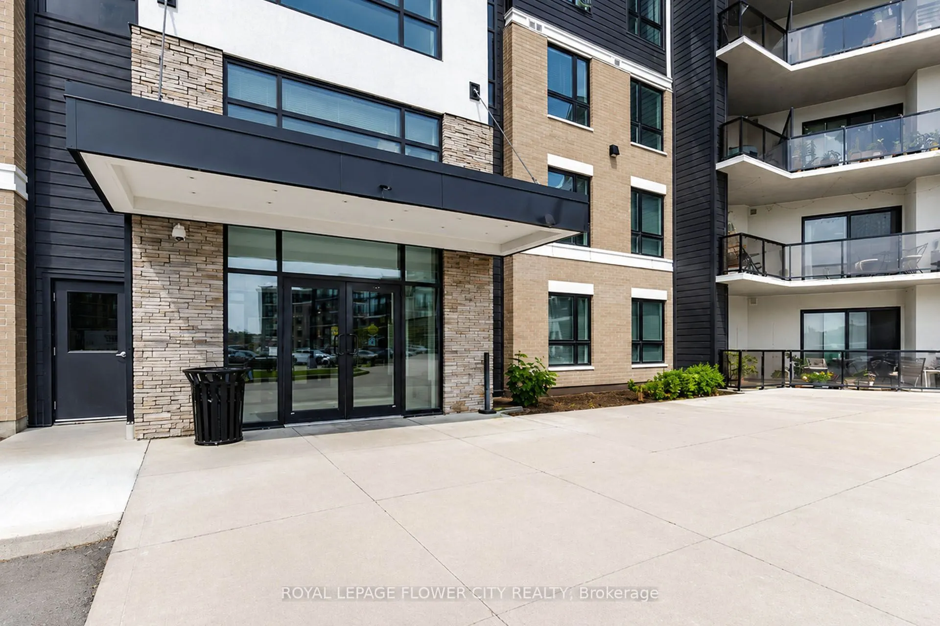 630 Sauve Street #404