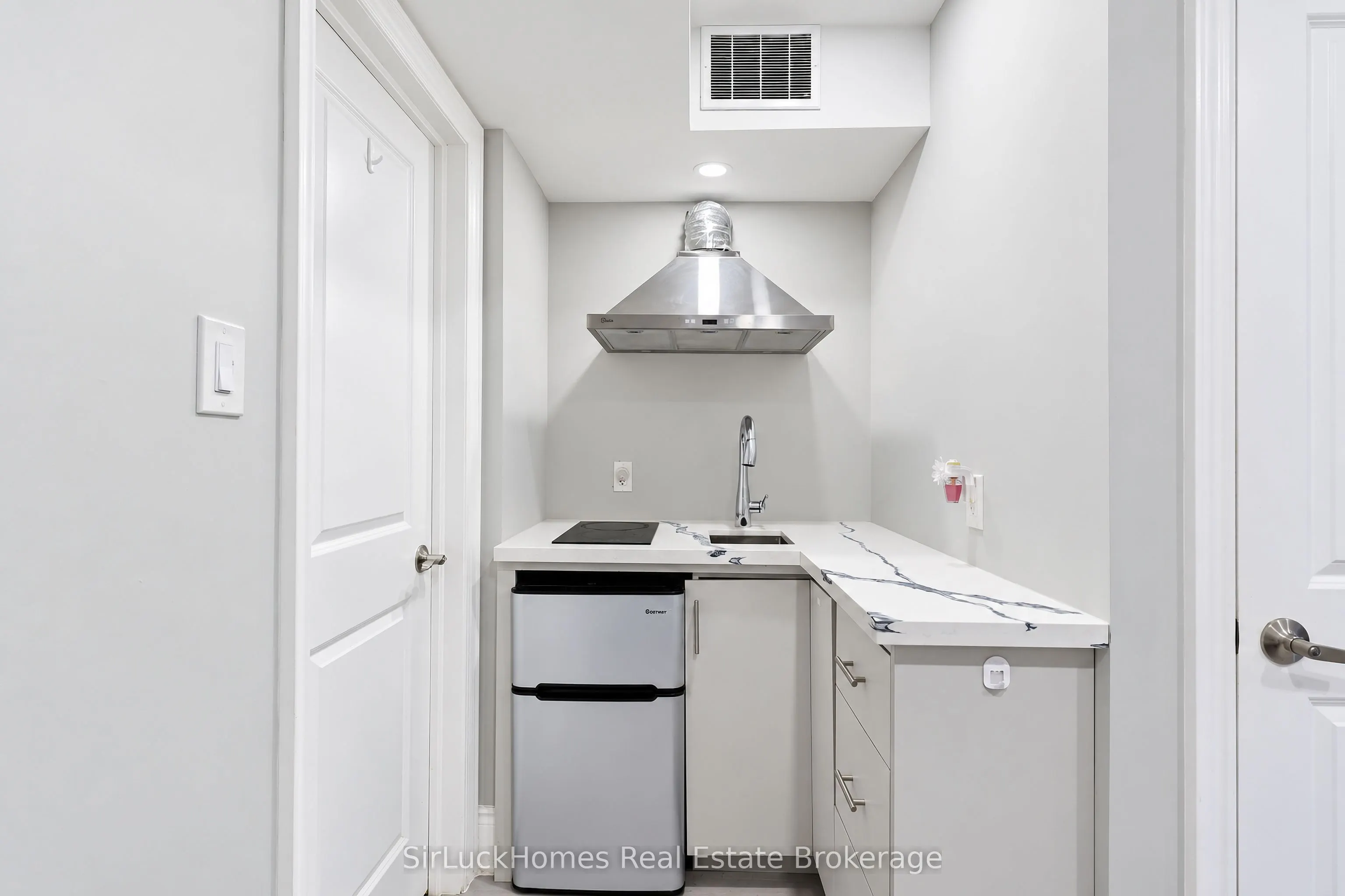 250 Richvale Drive S #22