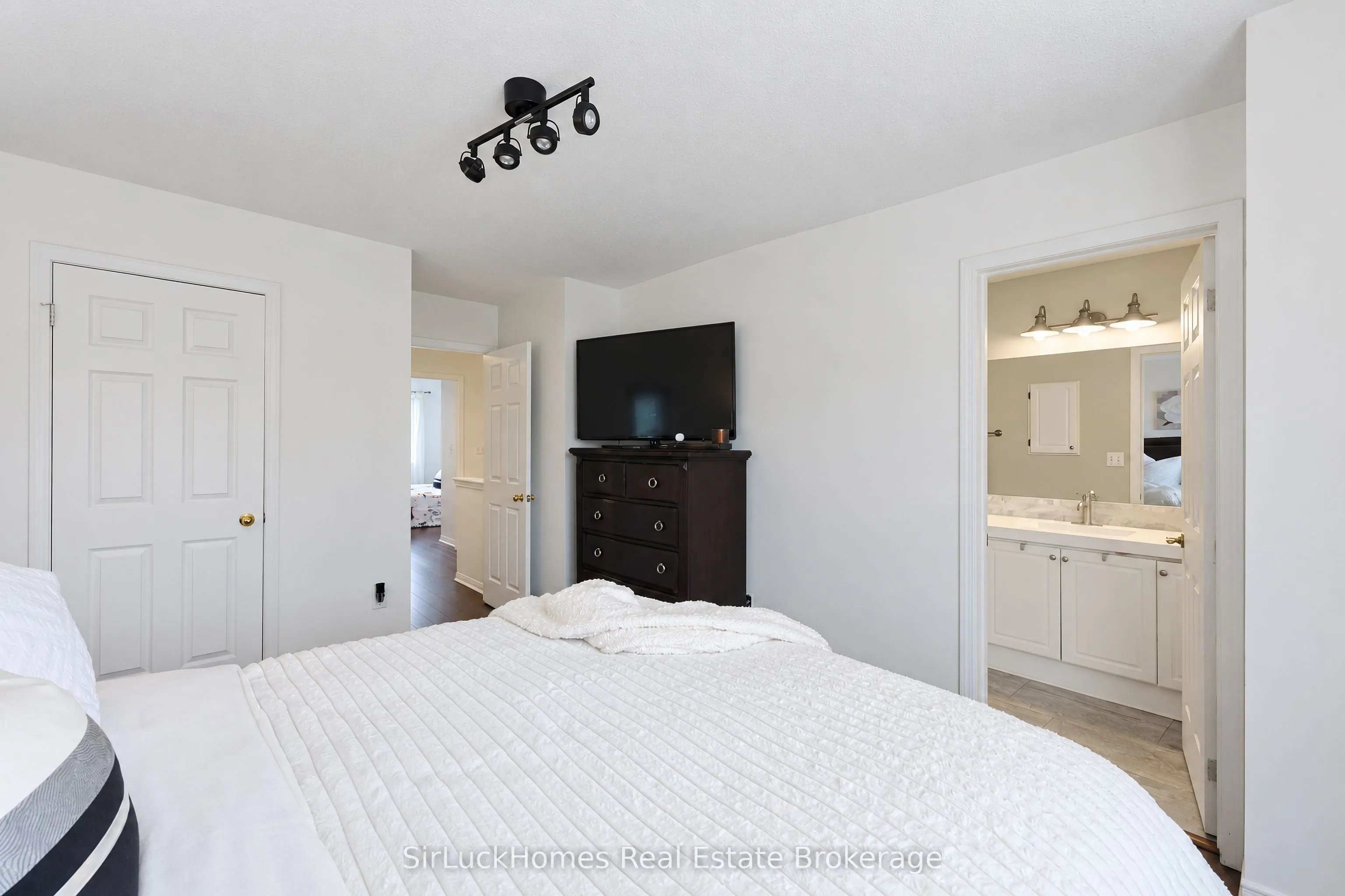 250 Richvale Drive S #22