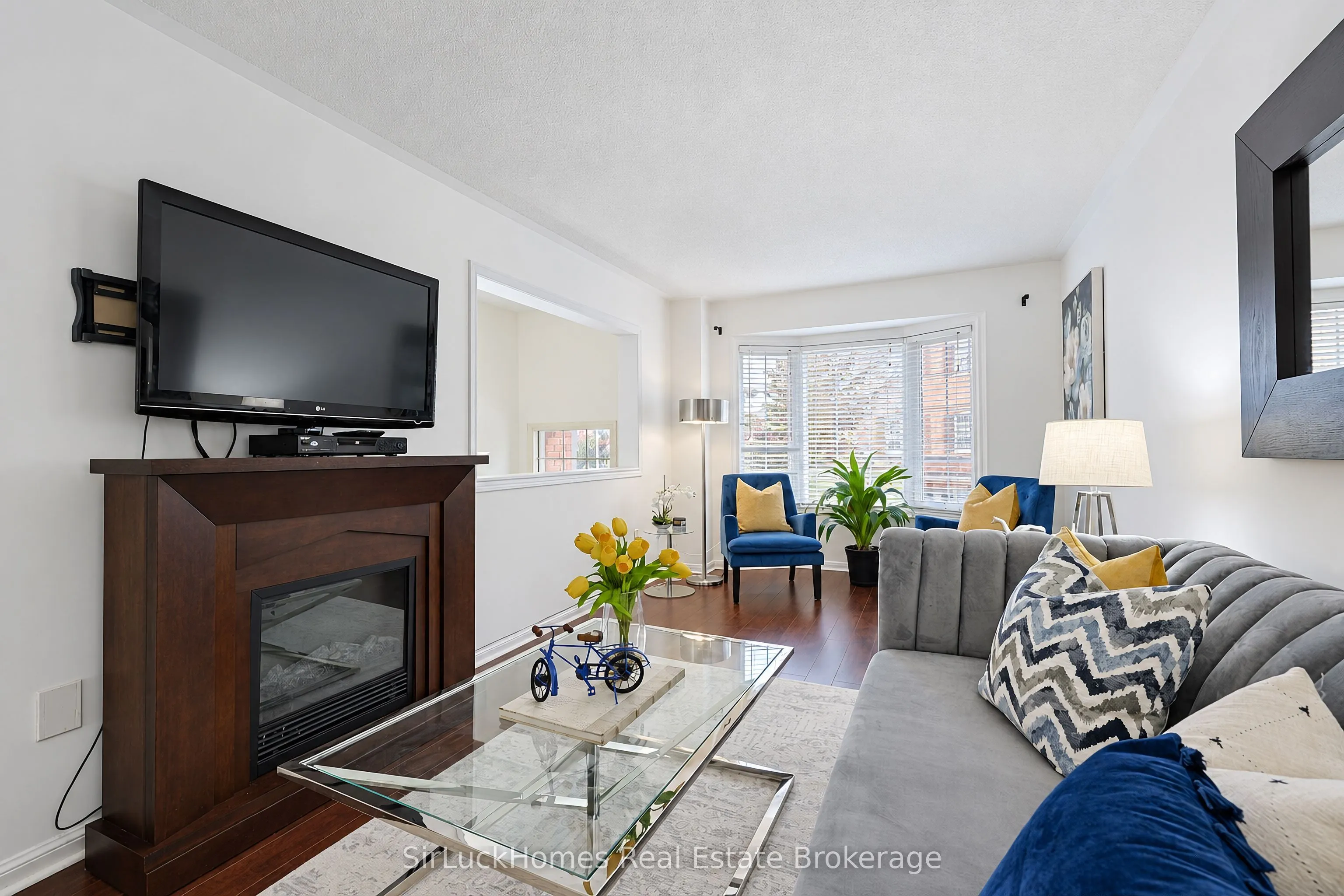 250 Richvale Drive S #22