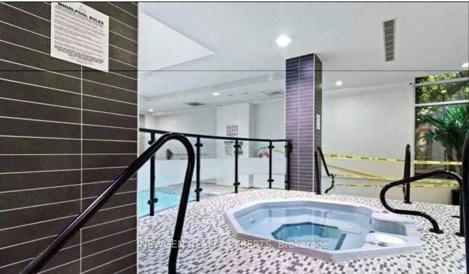 310 Burnhamthorpe Road W #805