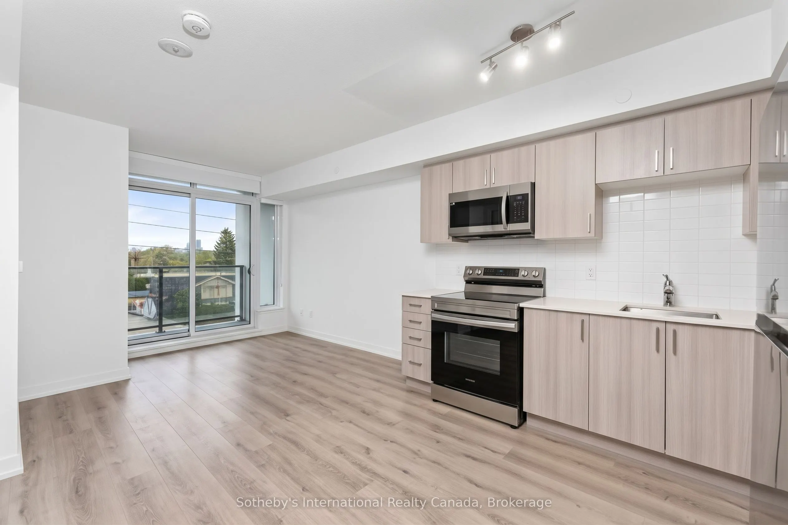 556 Marlee Avenue #412