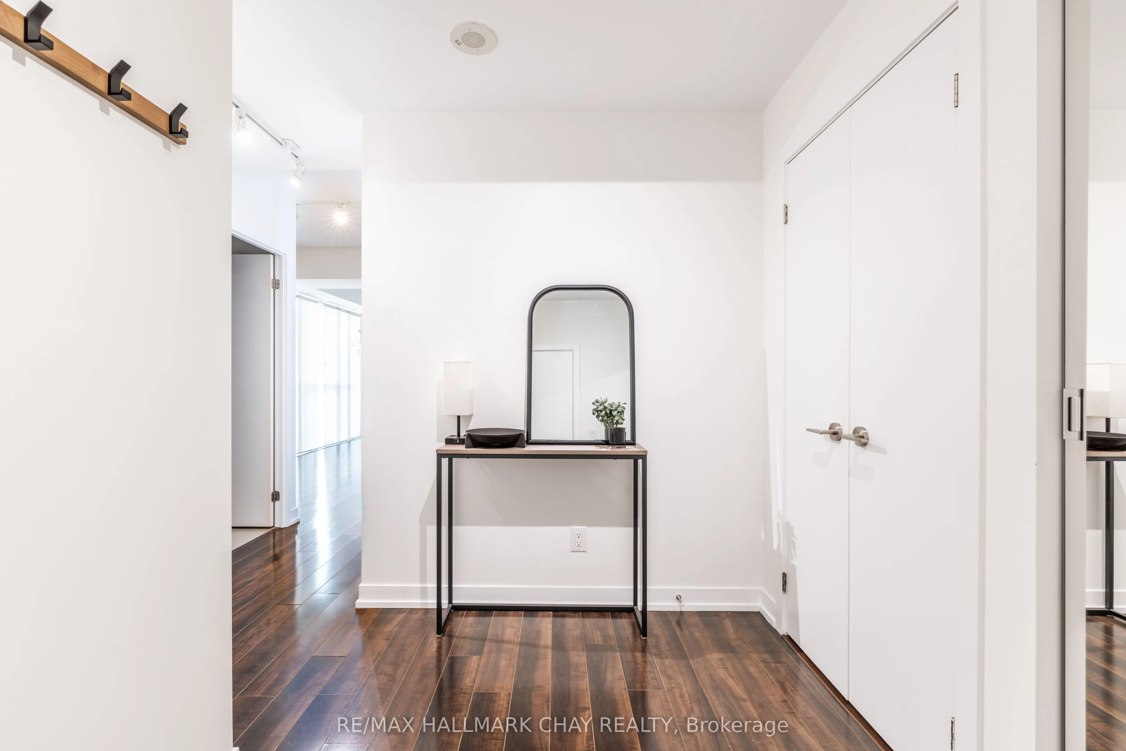 5101 Dundas Street W #204