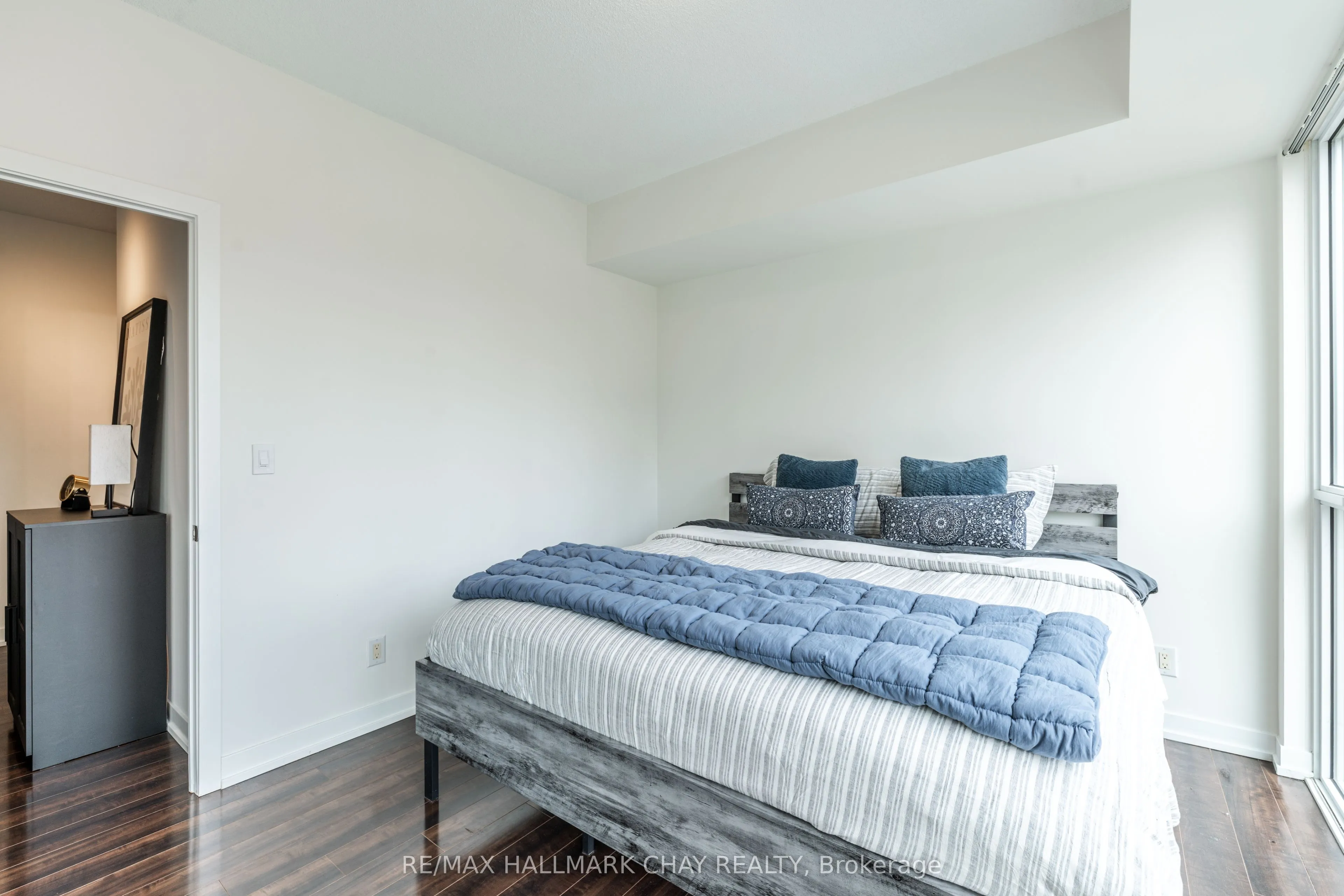 5101 Dundas Street W #204