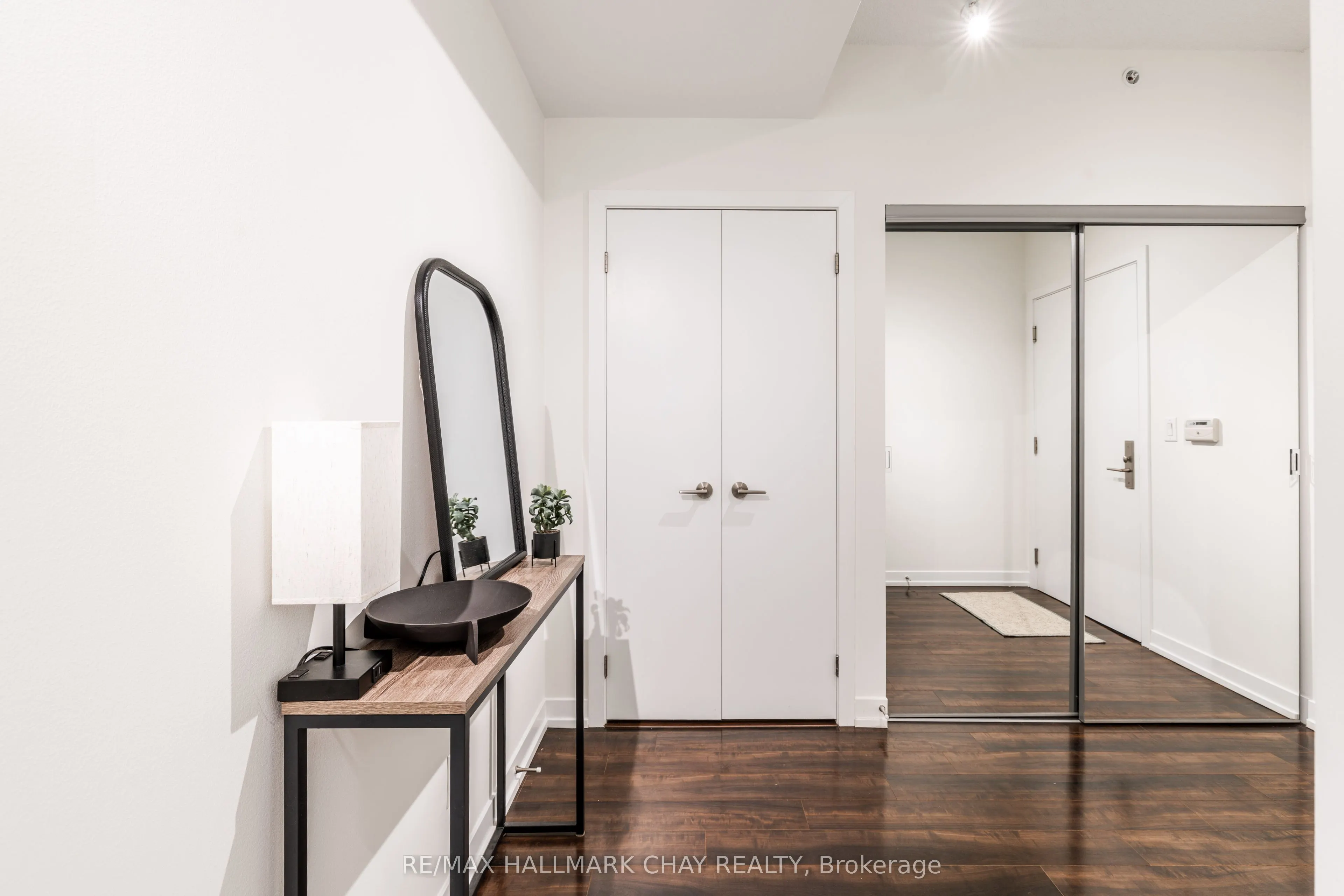 5101 Dundas Street W #204