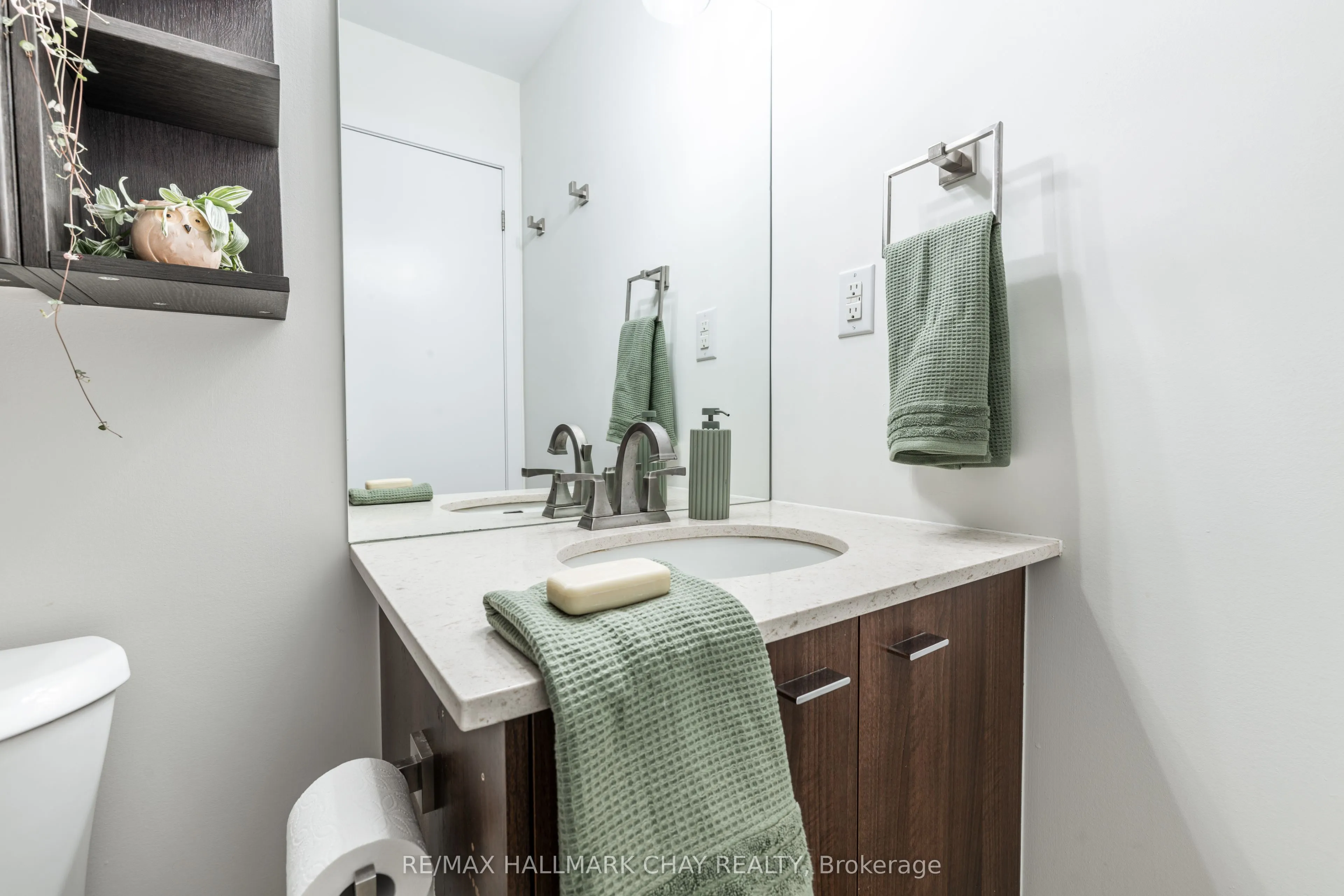 5101 Dundas Street W #204