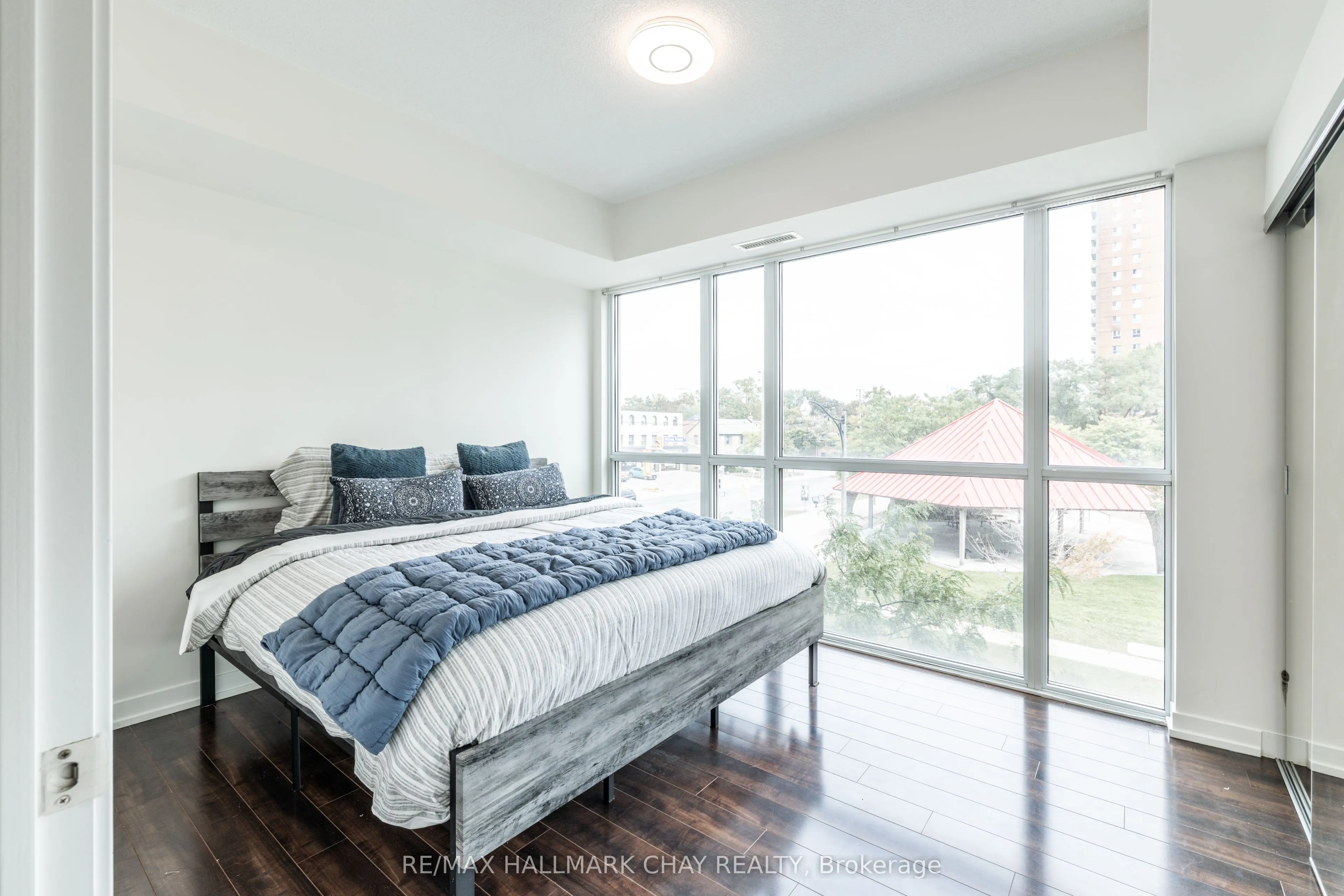 5101 Dundas Street W #204