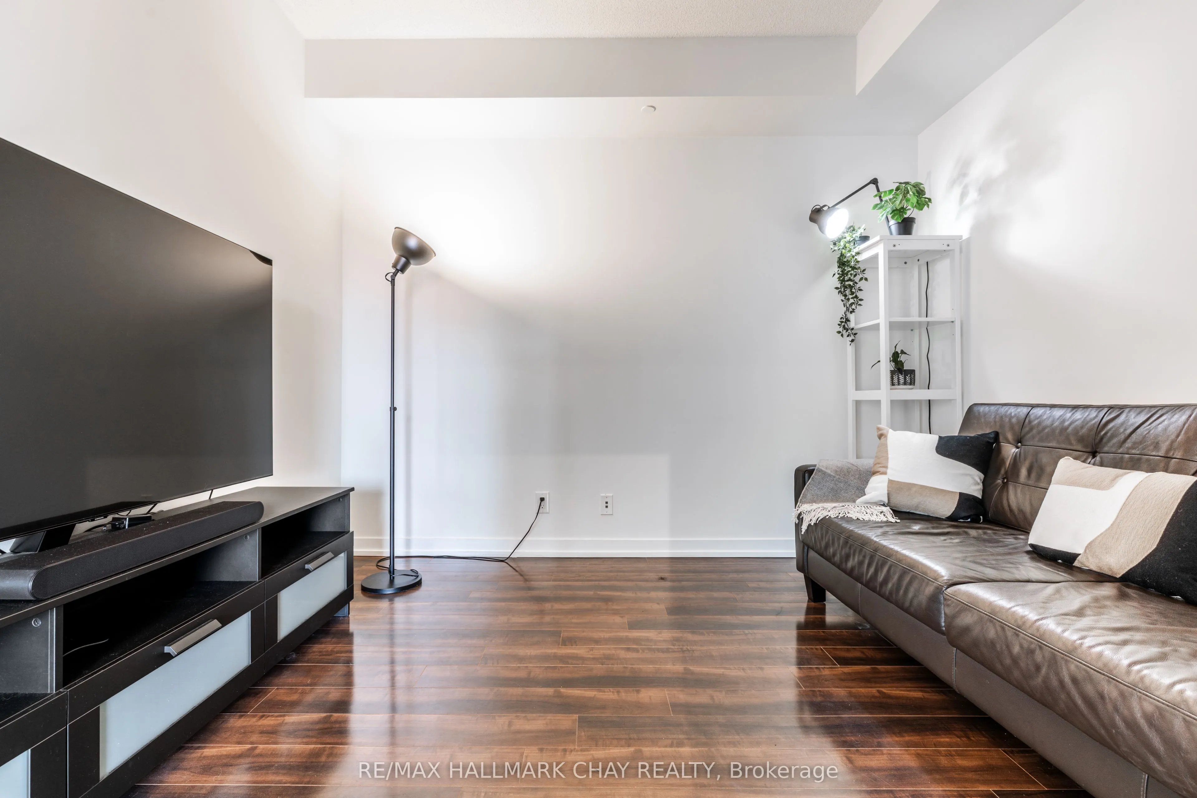 5101 Dundas Street W #204