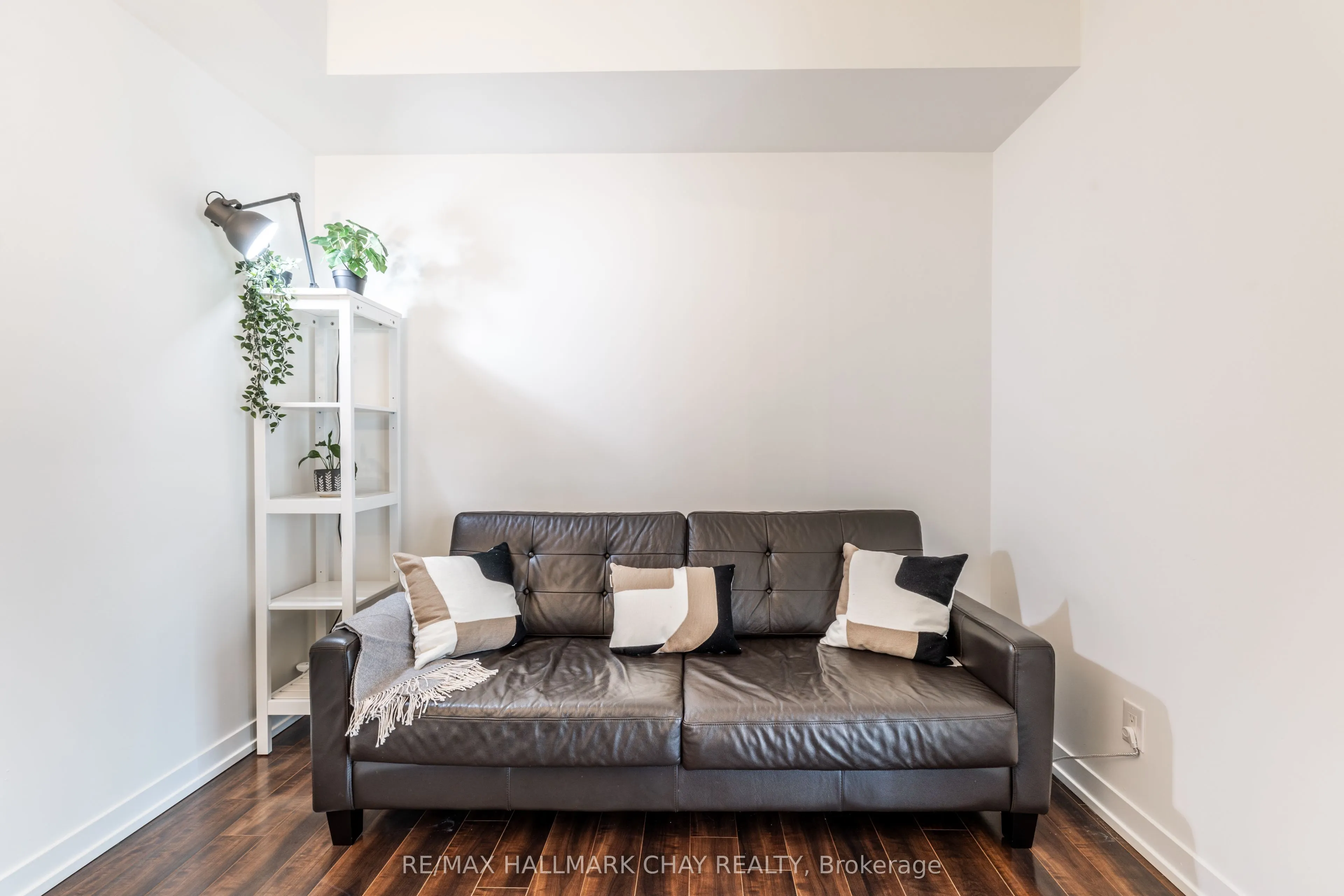 5101 Dundas Street W #204