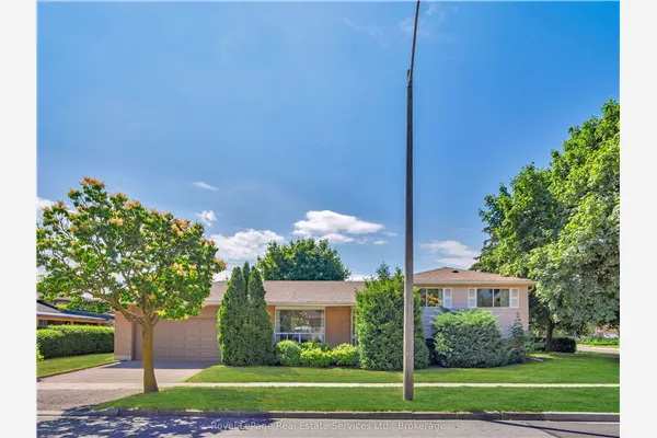 1 Mosswood Lane