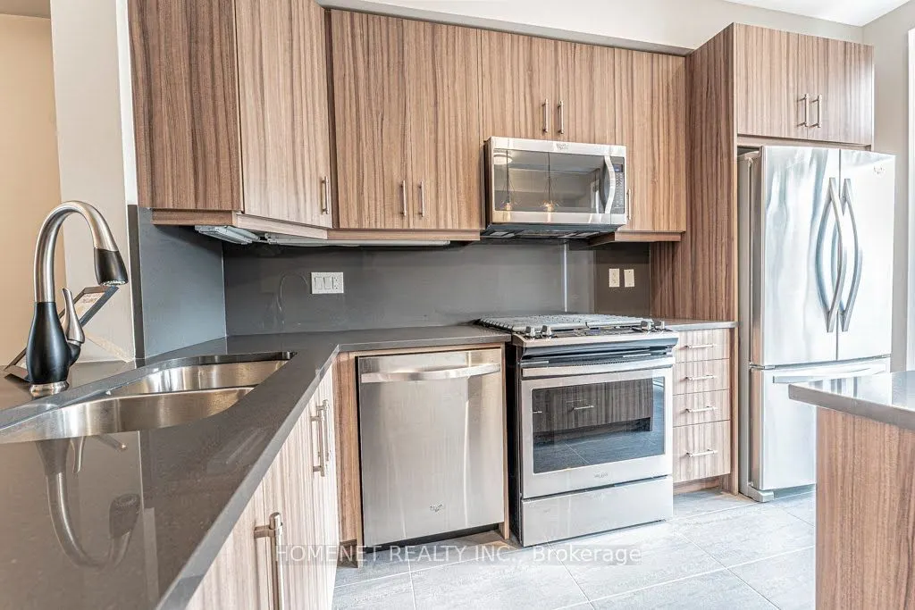 2058 Queensborough Gate #34